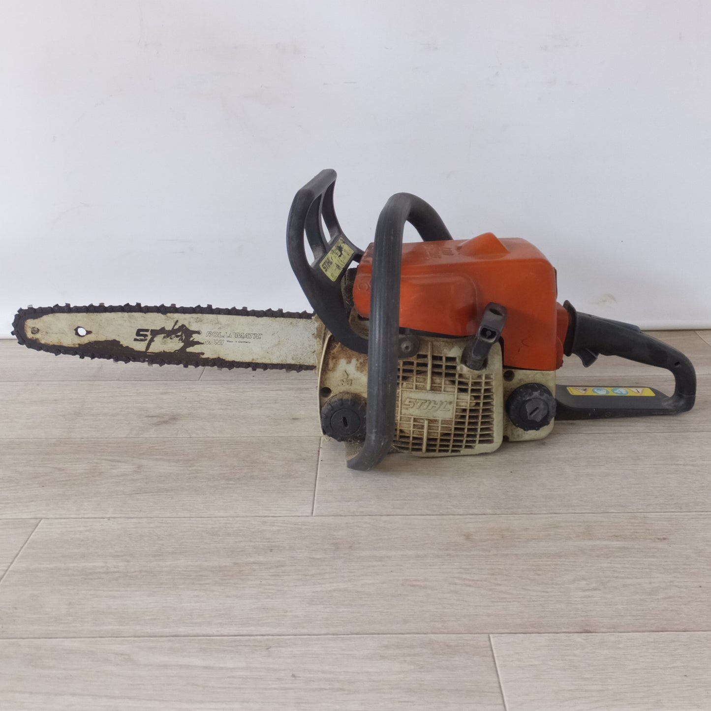 [送料無料] 岐阜発 ジャンク★スチール STIHL エンジンチェーンソー 017 D-71336★