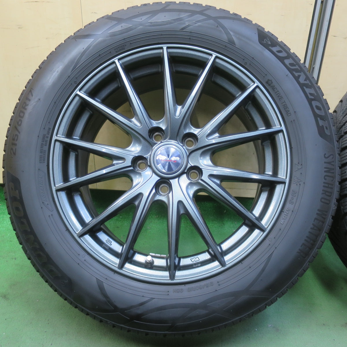 キレイ！25年◎215/60R17 ダンロップ SYNCHRO WEATHER オールシーズン VELVA SPORT Z ヴェルヴァ 17インチ PCD114.3/5H◎6090408イス