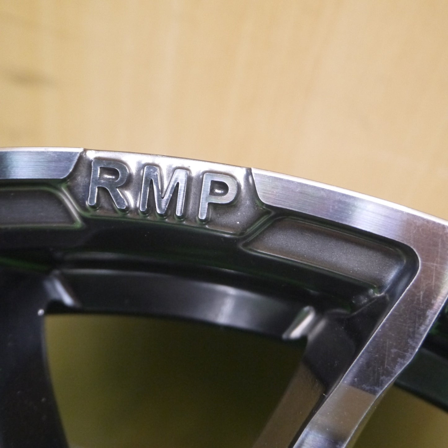 [送料無料] キレイ★RMP 028F 18インチ ホイール 18×8.0J PCD114.3/5H★4110105Hホ