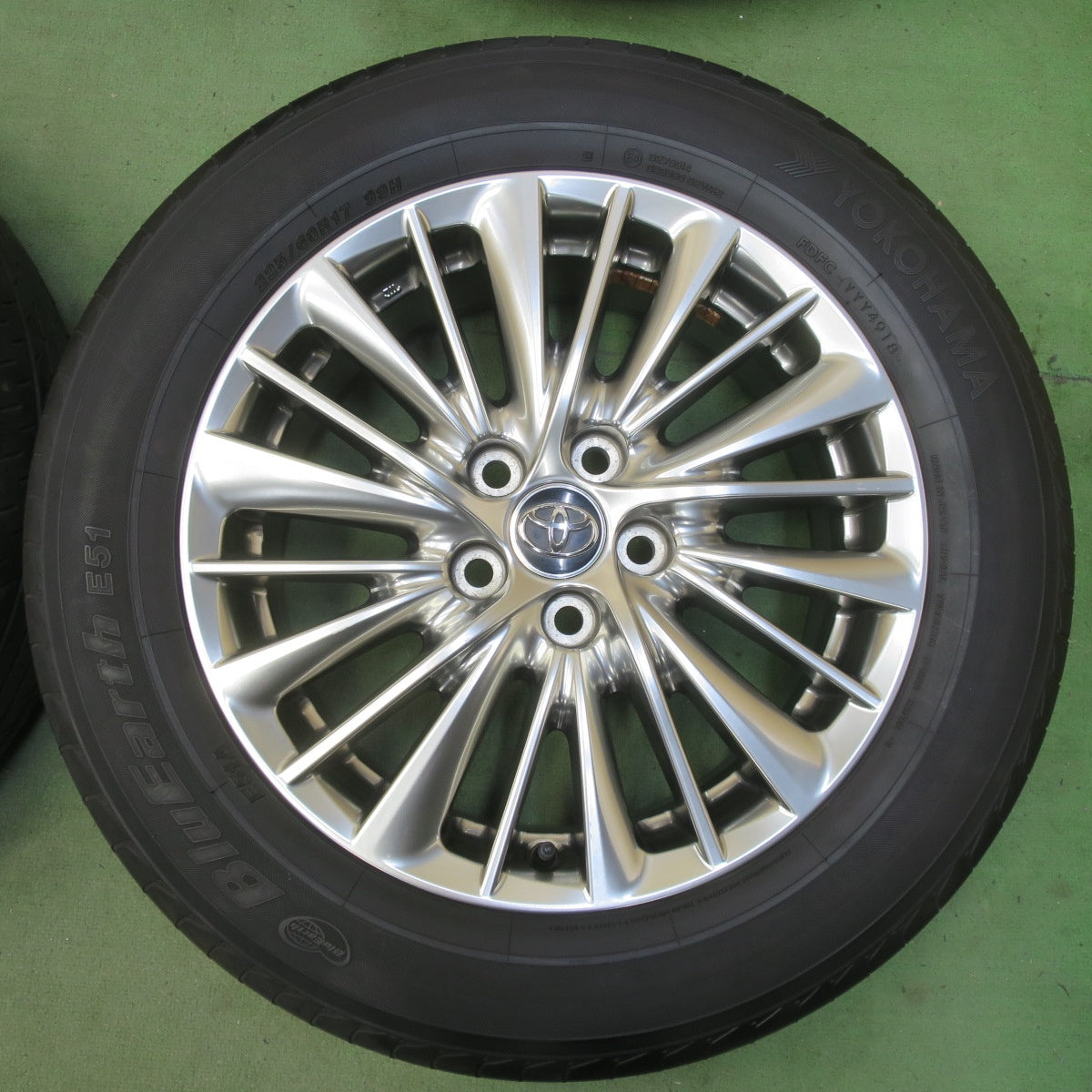 キレイ◎トヨタ 30系 アルファード ヴェルファイア 純正 225/60R17 ヨコハマ ブルーアース E51 E51A 17インチ PCD114.3/5H◎6063006イノ