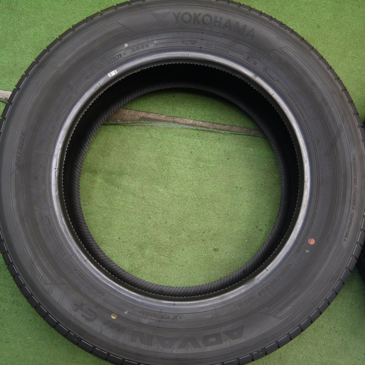 新車外し！26年★235/60R18 ヨコハマ アドバン V61 E+ タイヤ 18インチ bZ4X レクサス NX RX ハリアー RAV4 等★6070509Hノタ