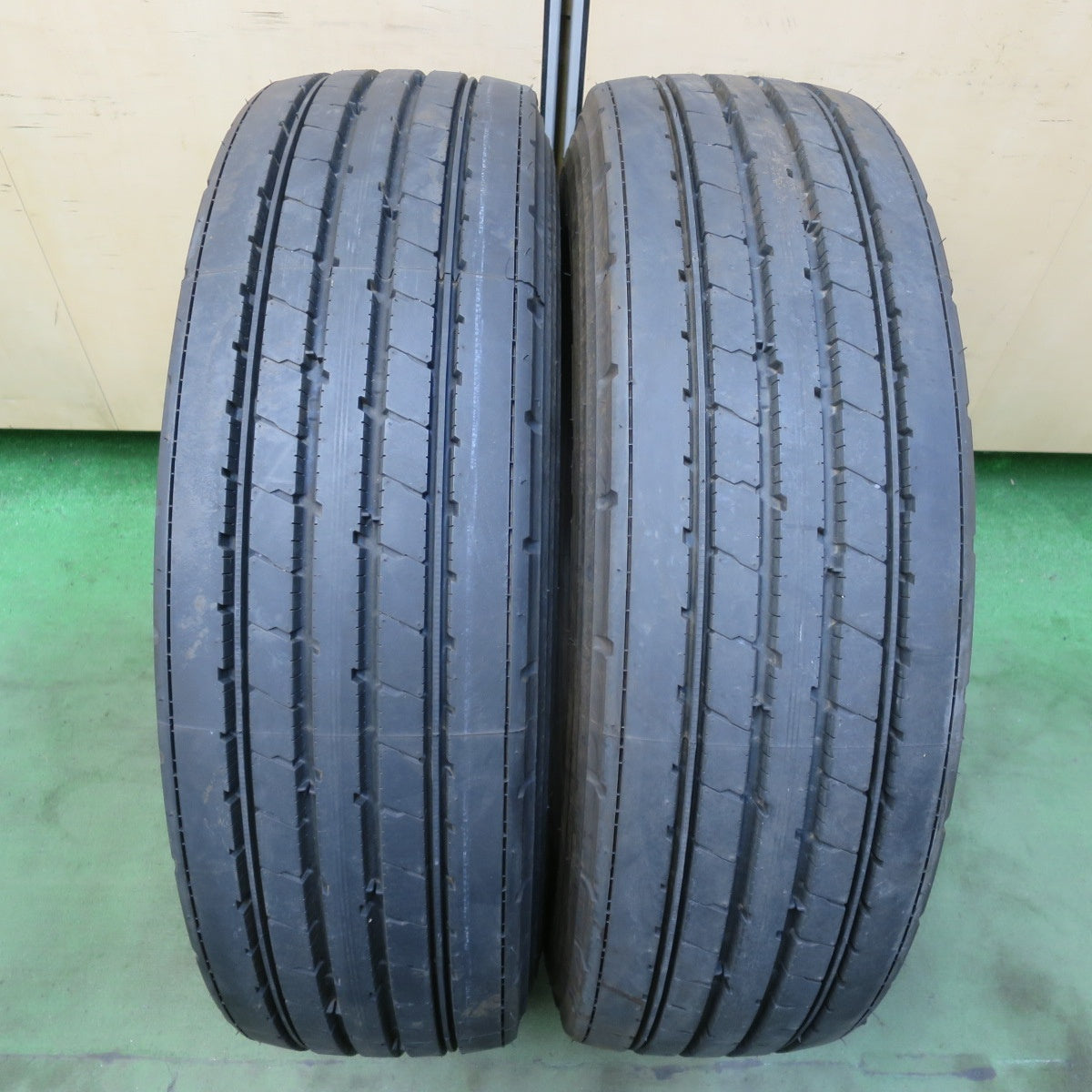 新車外し！24年！2本★トラック タイヤ 265/70R19.5 140/138J ブリヂストン R173 19.5インチ★6053004イノタ