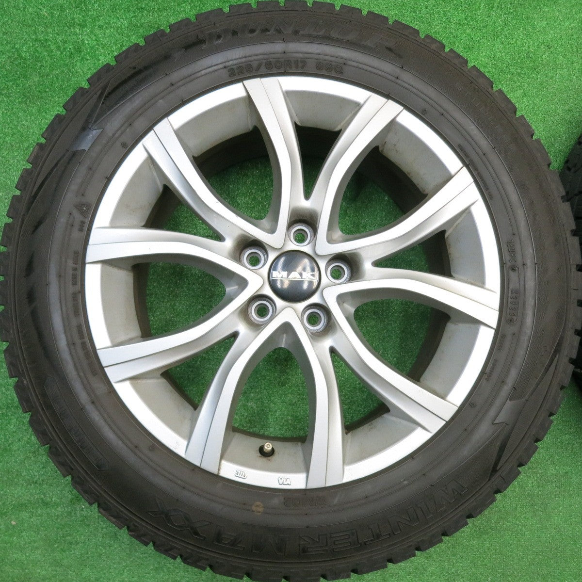 バリ溝！23年！9.5分★プジョー 等 MAK ANTIBES 225/60R17 スタッドレス ダンロップ ウインターマックス WM02 アンチバス 17インチ PCD108/5H★5102314HAス