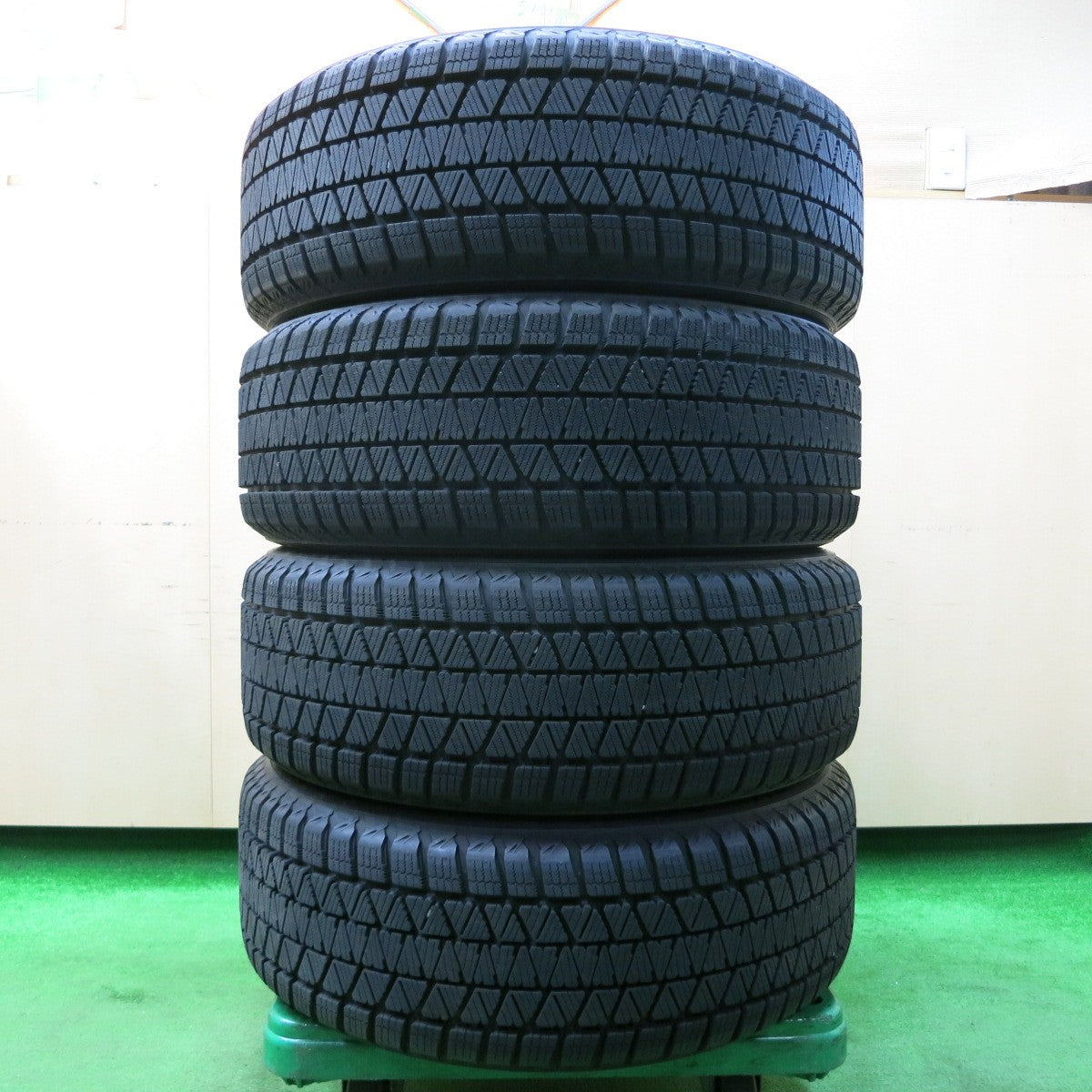 *送料無料* バリ溝！キレイ！9.5分以上★スバル SK フォレスター 純正 225/55R18 スタッドレス ブリヂストン ブリザック DM-V3 PCD114.3/5H★4022609イス