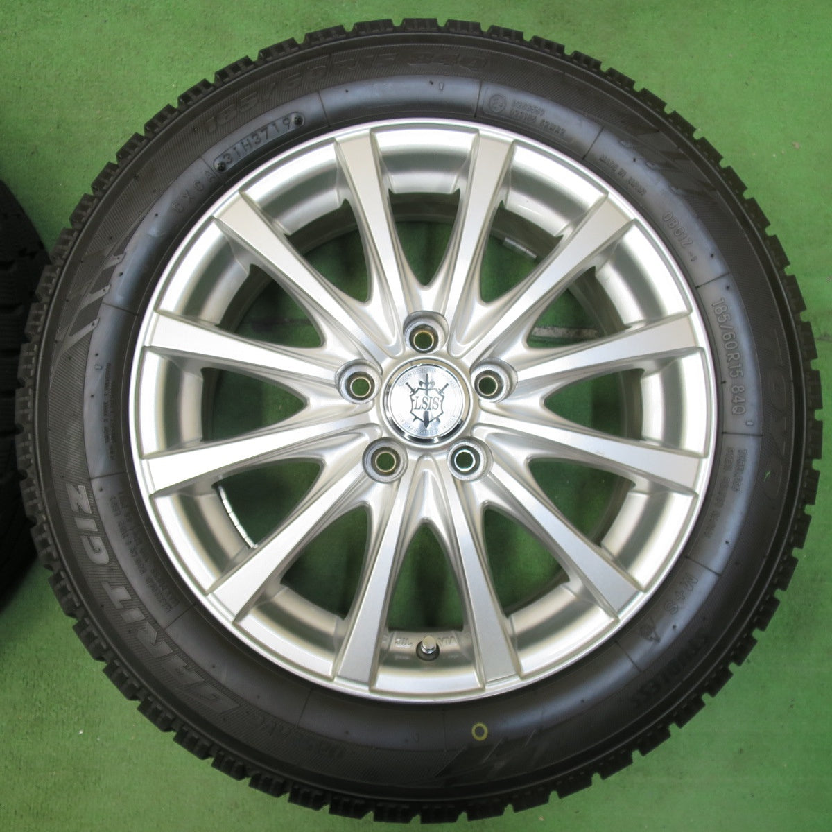 送料無料] バリ溝！キレイ！9.5分以上☆シエンタ 等 185/60R15
