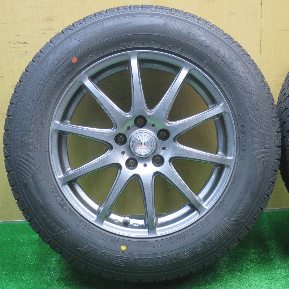バリ溝！キレイ！9.5分★LOXARNY SPORT 225/65R17 スタッドレス グッドイヤー アイスナビ SUV ロクサーニ スポーツ 17インチ PCD114.3/5H★5101605NJス