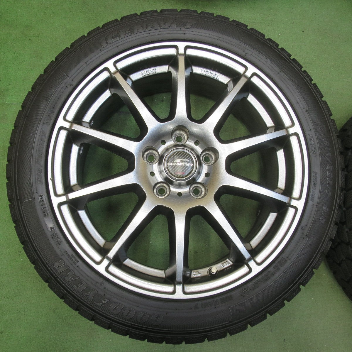 バリ溝！キレイ！9.5分★スタッドレス 215/50R17 グッドイヤー アイスナビ7 SCHNEIDER シュナイダー 17インチ PCD114.3/5H★5111811イス