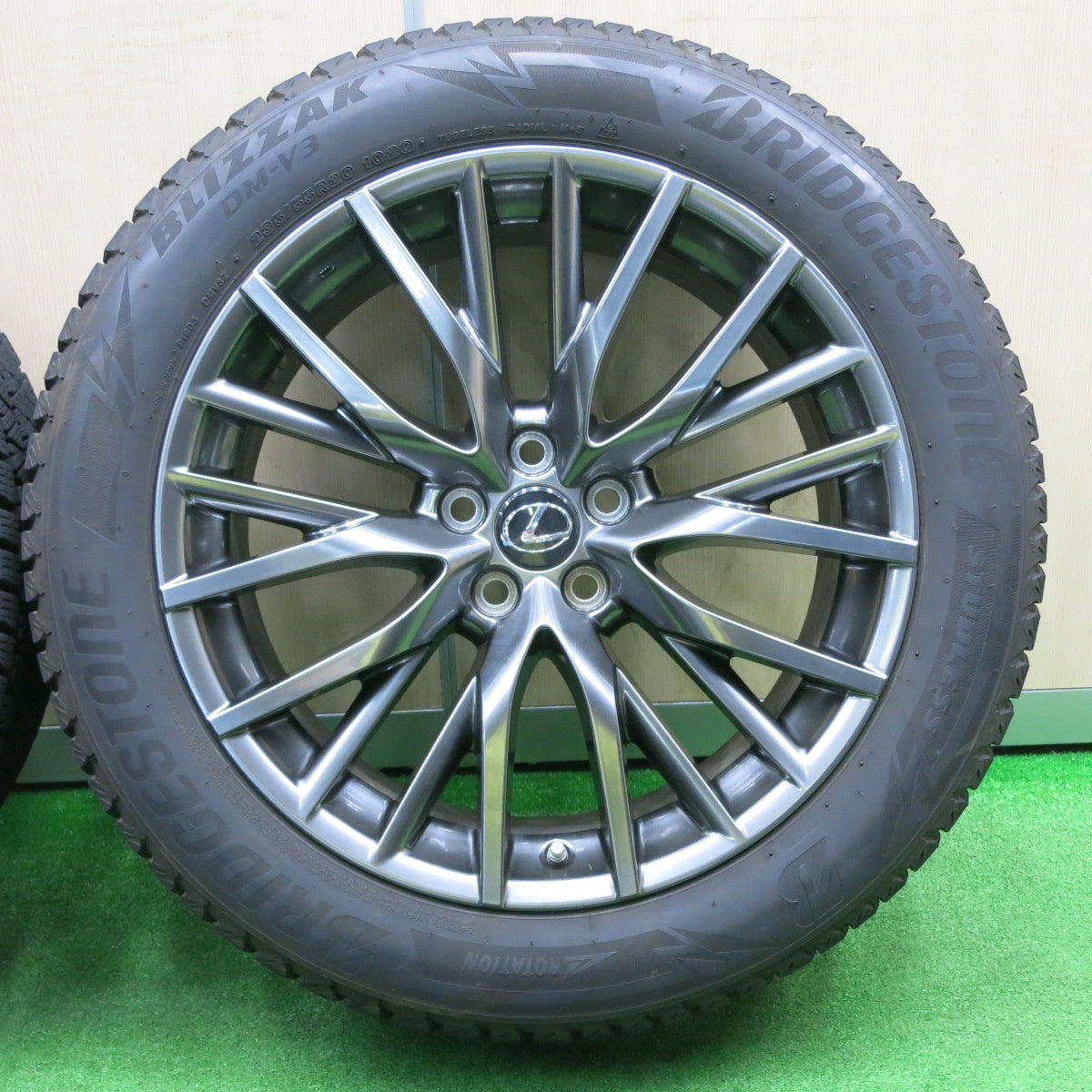 [送料無料] センサー付！バリ溝！21年！綺麗！8.5分★レクサス RX Fスポーツ 純正 235/55R20 スタッドレス ブリヂストン ブリザック DM-V3 PCD114.3/5H★4102901NJス