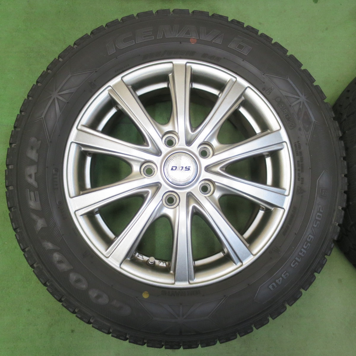 キレイ★スタッドレス 205/65R15 グッドイヤー アイスナビ6 D.O.S. DOS 15インチ PCD114.3/5H★5122305イス