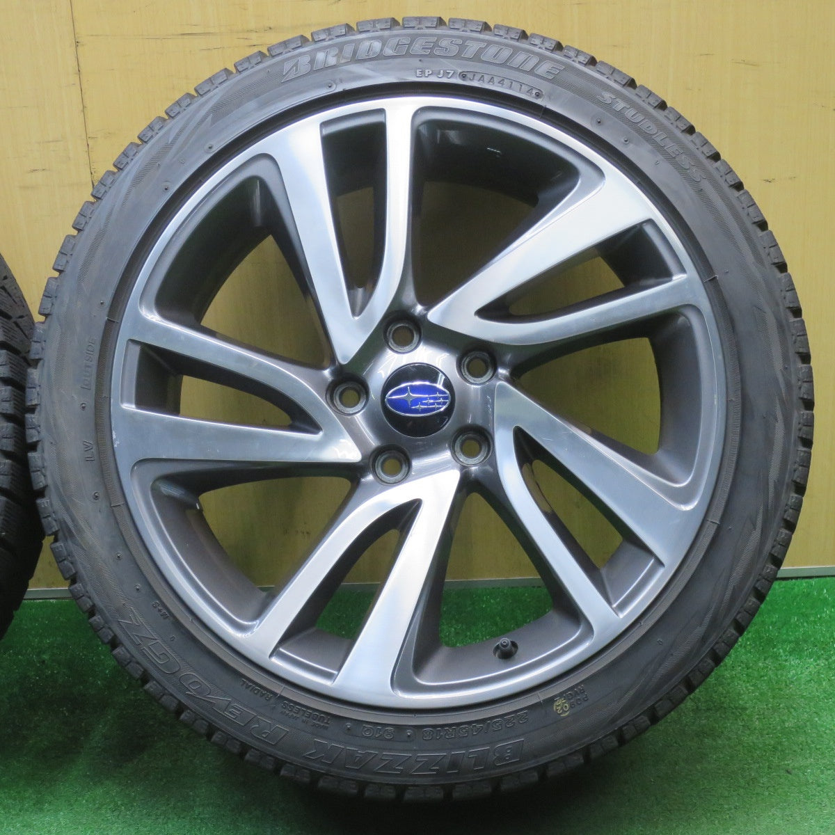 バリ溝！キレイ！8.5分★スバル VM レヴォーグ 純正 225/45R18 スタッドレス ブリヂストン ブリザック REVO GZ 18インチ PCD114.3/5H★5121815NJス