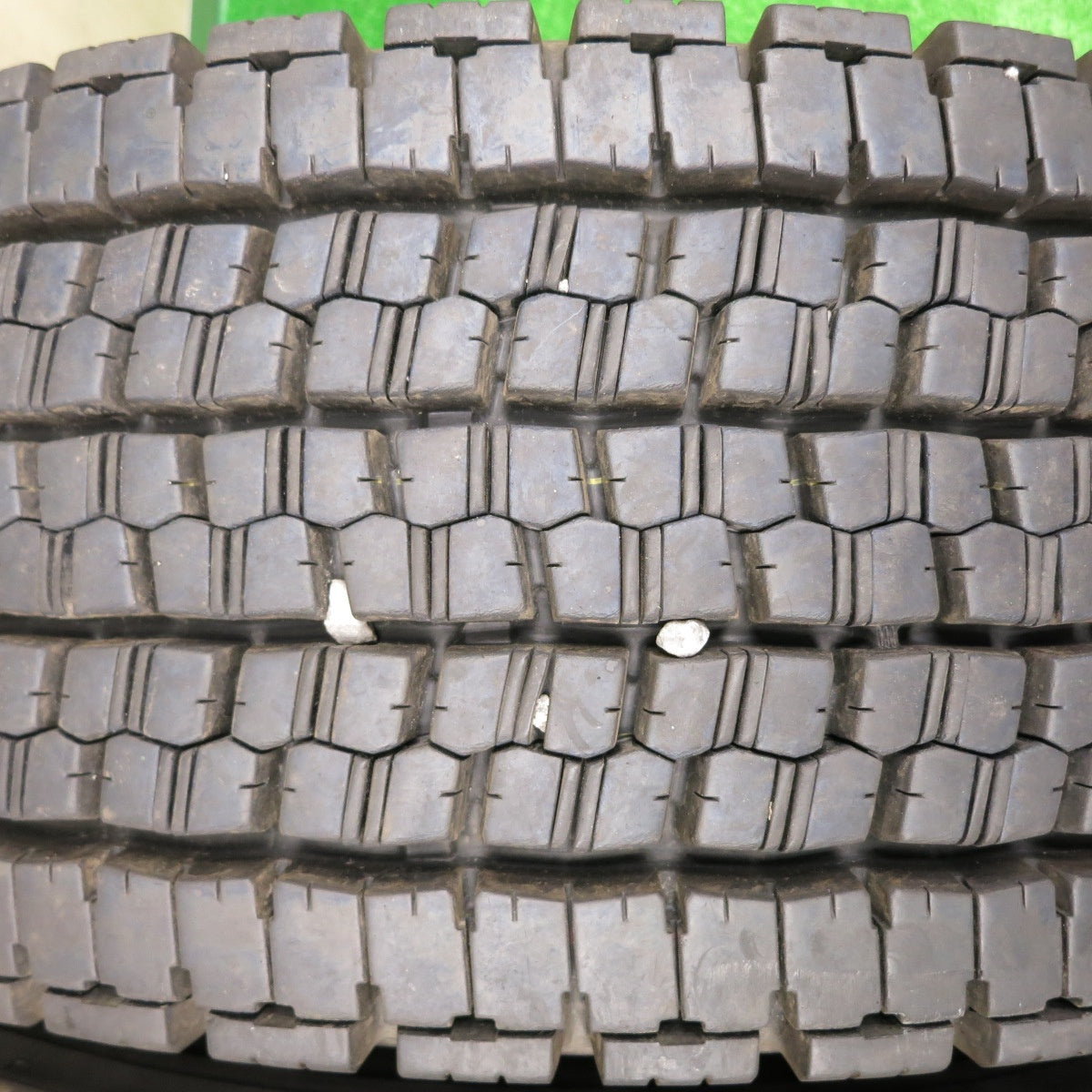 *送料無料* バリ溝！23年！9分★トラック タイヤ 265/70R19.5 140/138J スタッドレス ブリヂストン W999 19.5インチ★4072305HAスタ