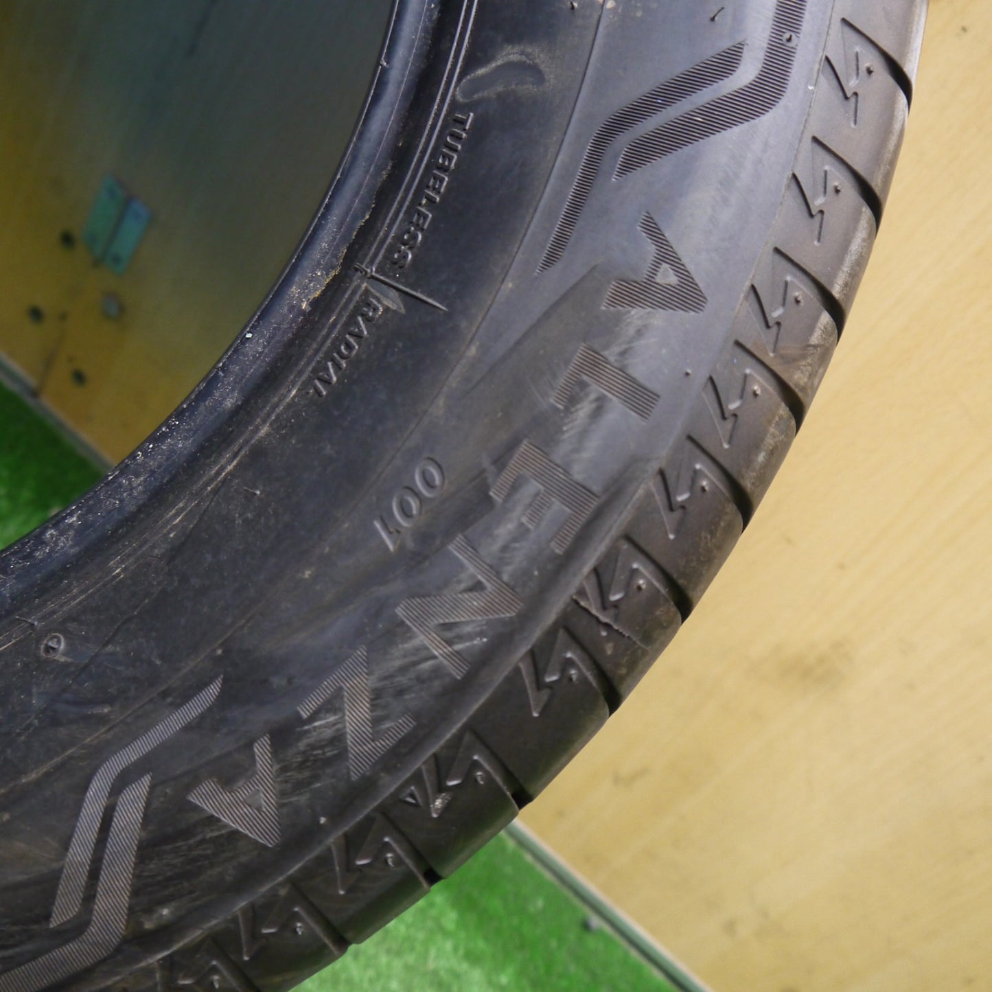 バリ溝！9分！1本★225/65R17 ブリヂストン アレンザ 001 ALENZA タイヤ 17インチ ハリアー RAV4 等★6031701Hノタ