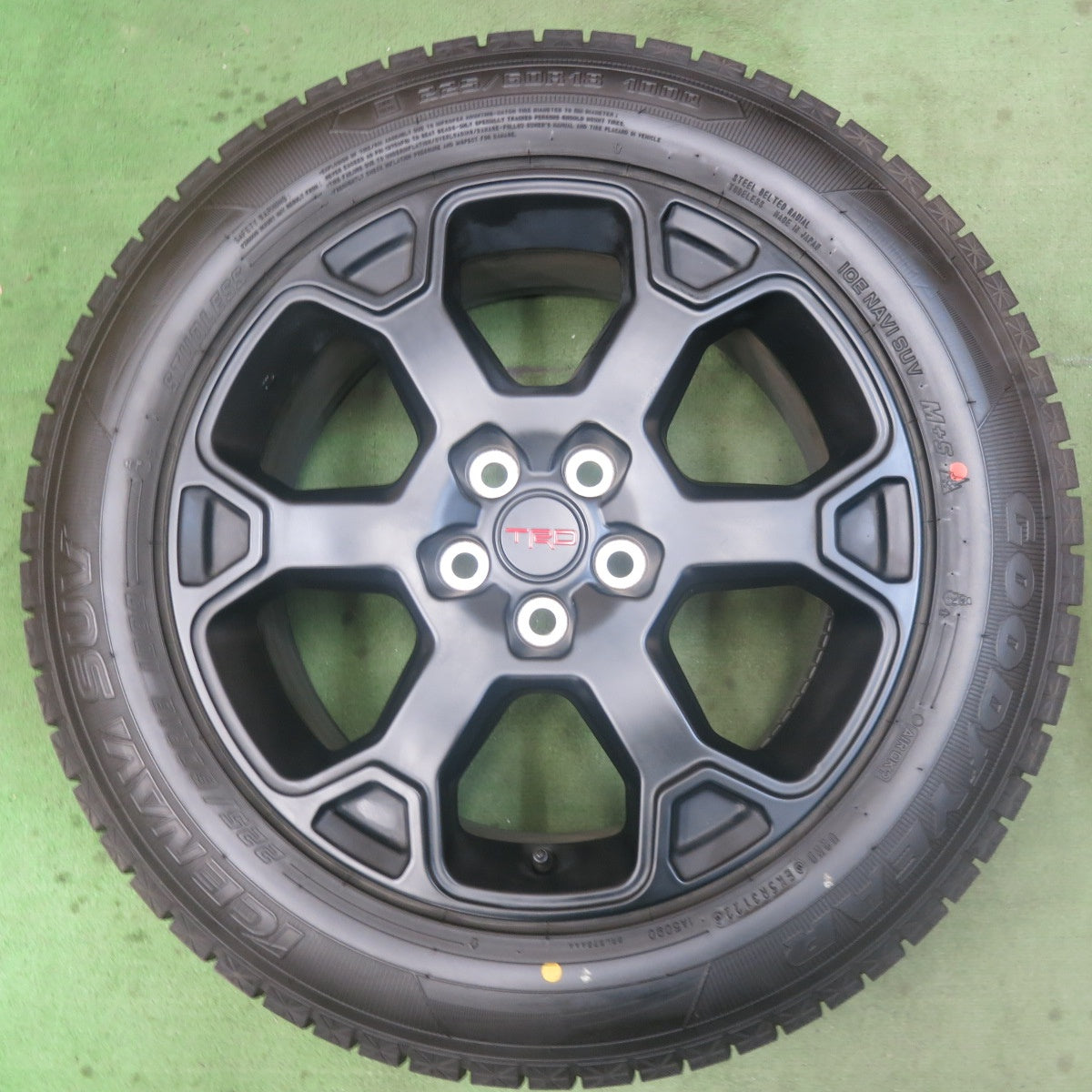 バリ溝！22年！キレイ！9.5分以上★US トヨタ RAV4 純正 TRD 225/60R18 スタッドレス グッドイヤー アイスナビ SUV 18インチ PCD114.3/5H★6022401SKス