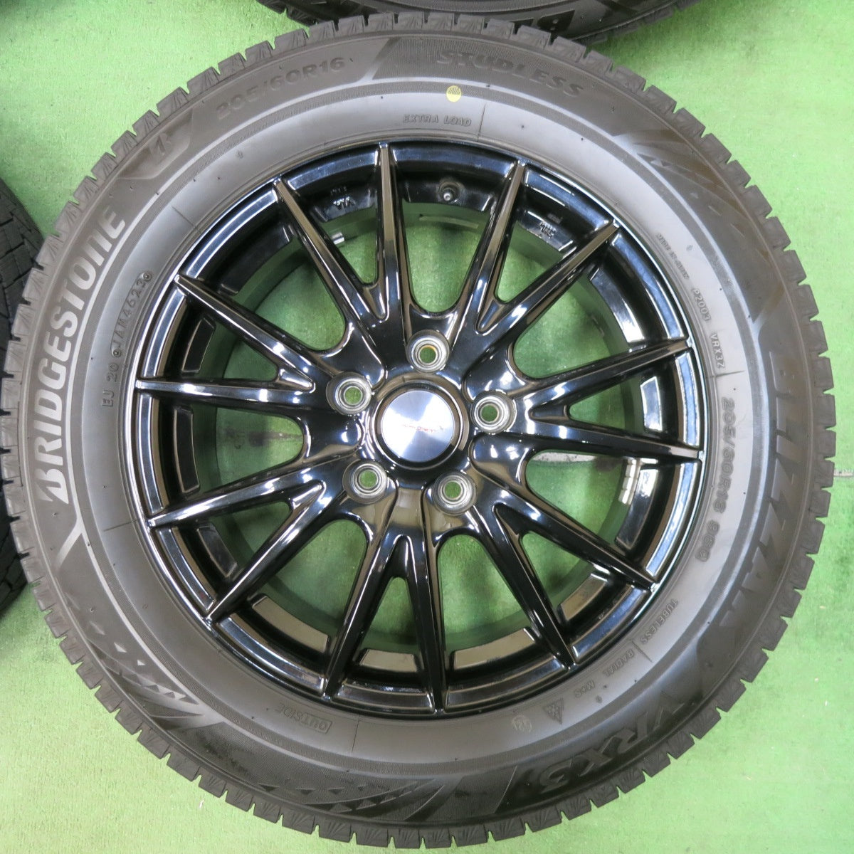 [送料無料] バリ溝！23年！キレイ！ほぼ10分★スタッドレス 205/60R16 ブリヂストン ブリザック VRX3 VELVA SPORT ヴェルヴァ 16インチ PCD114.3/5H★4112907SYス