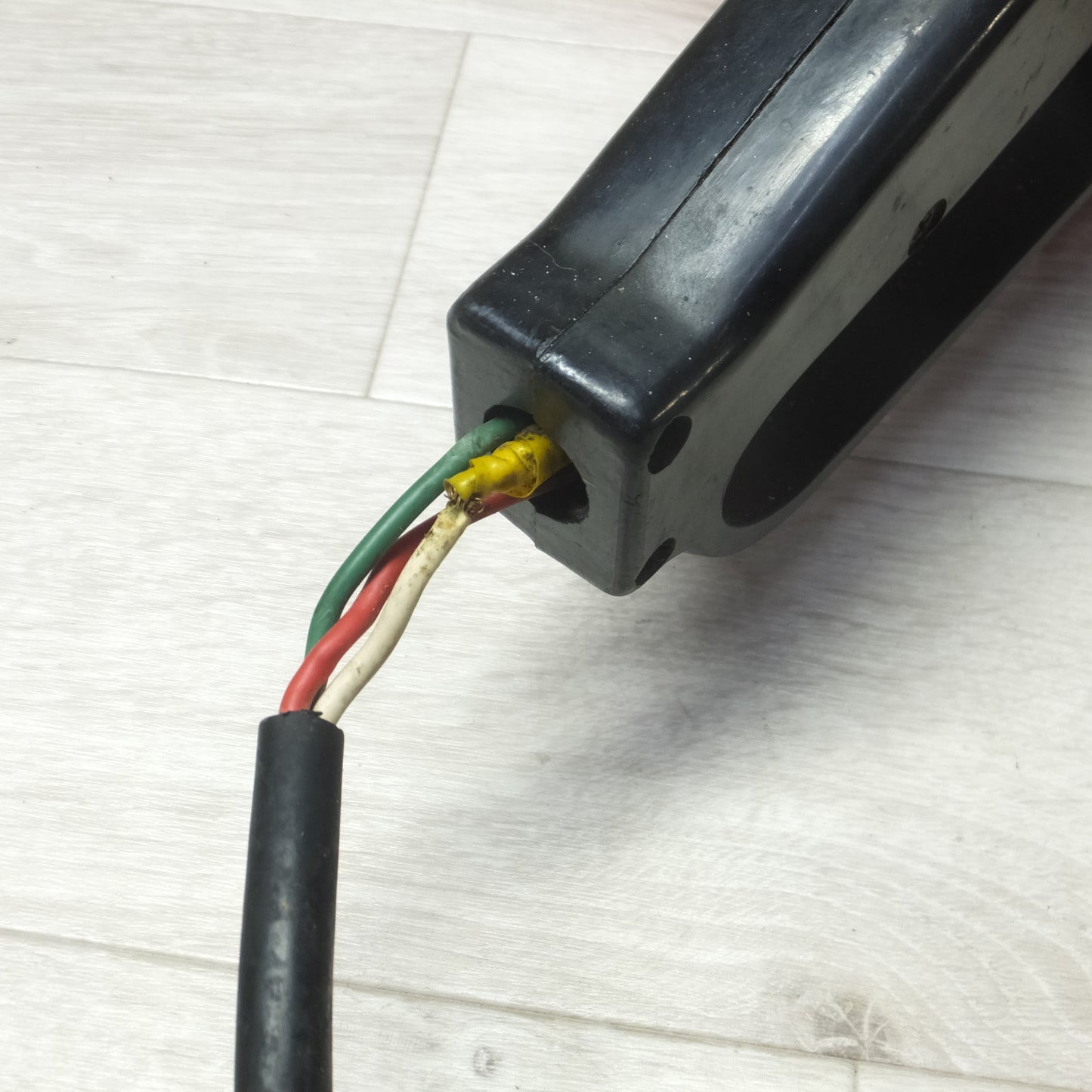 [送料無料] ◆SDK 新ダイワ 電動チェンソー A-303 切断機 コード式 チェーンソー 電動工具 100V 50/60Hz◆