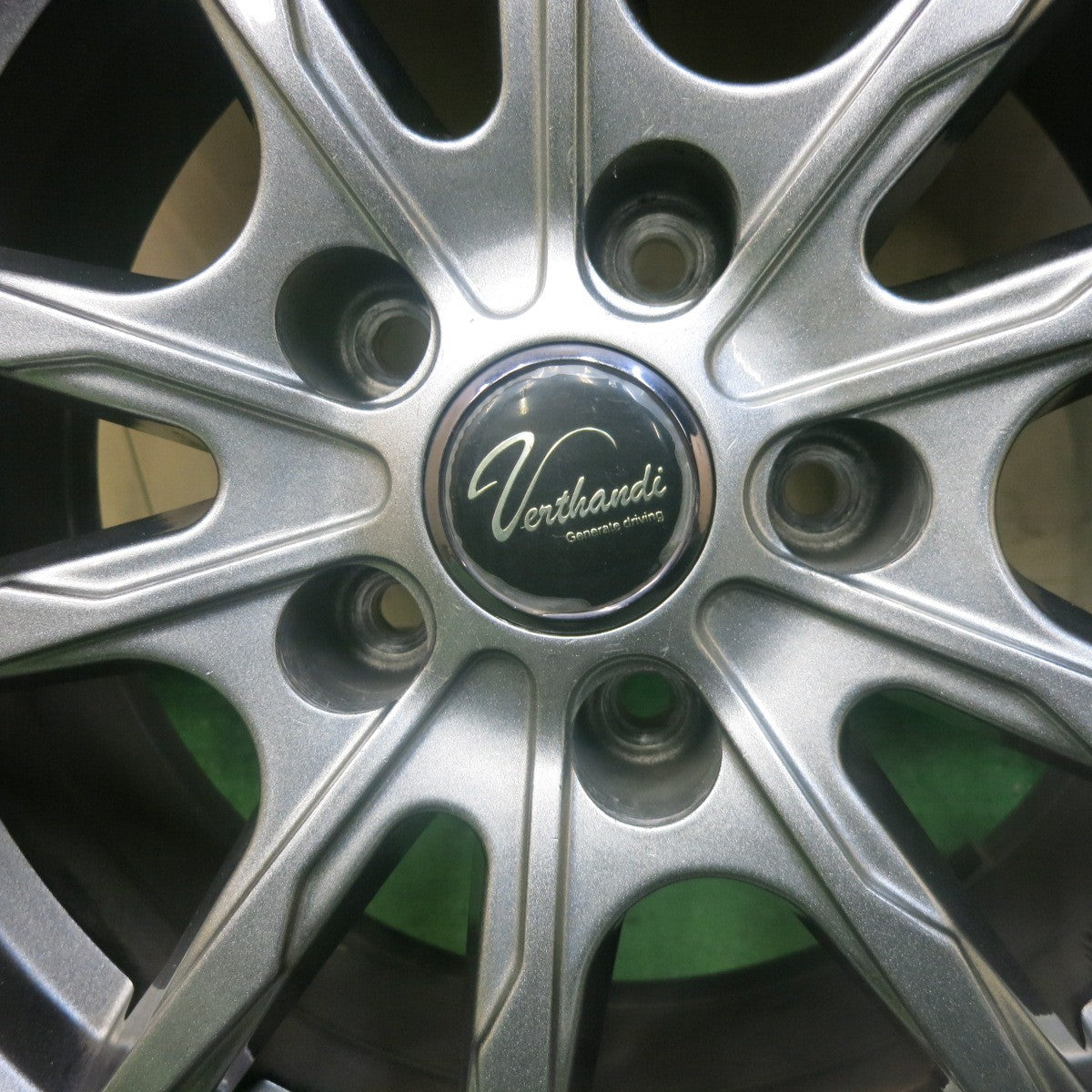 バリ溝！キレイ！9分★スタッドレス 215/65R16 ナンカン アイスアクティバ AW-1 Verthandi ヴェルザンディ ヴェルサンディ 16インチ PCD114.3/5H★6022404SKス