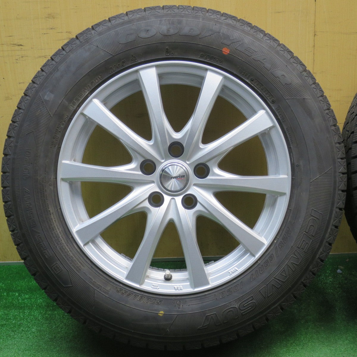 バリ溝！24年！キレイ！9.5分以上★スタッドレス 225/65R17 グッドイヤー アイスナビ SUV ravrion RS01 ラブリオン 17インチ PCD114.3/5H★6021007NJス