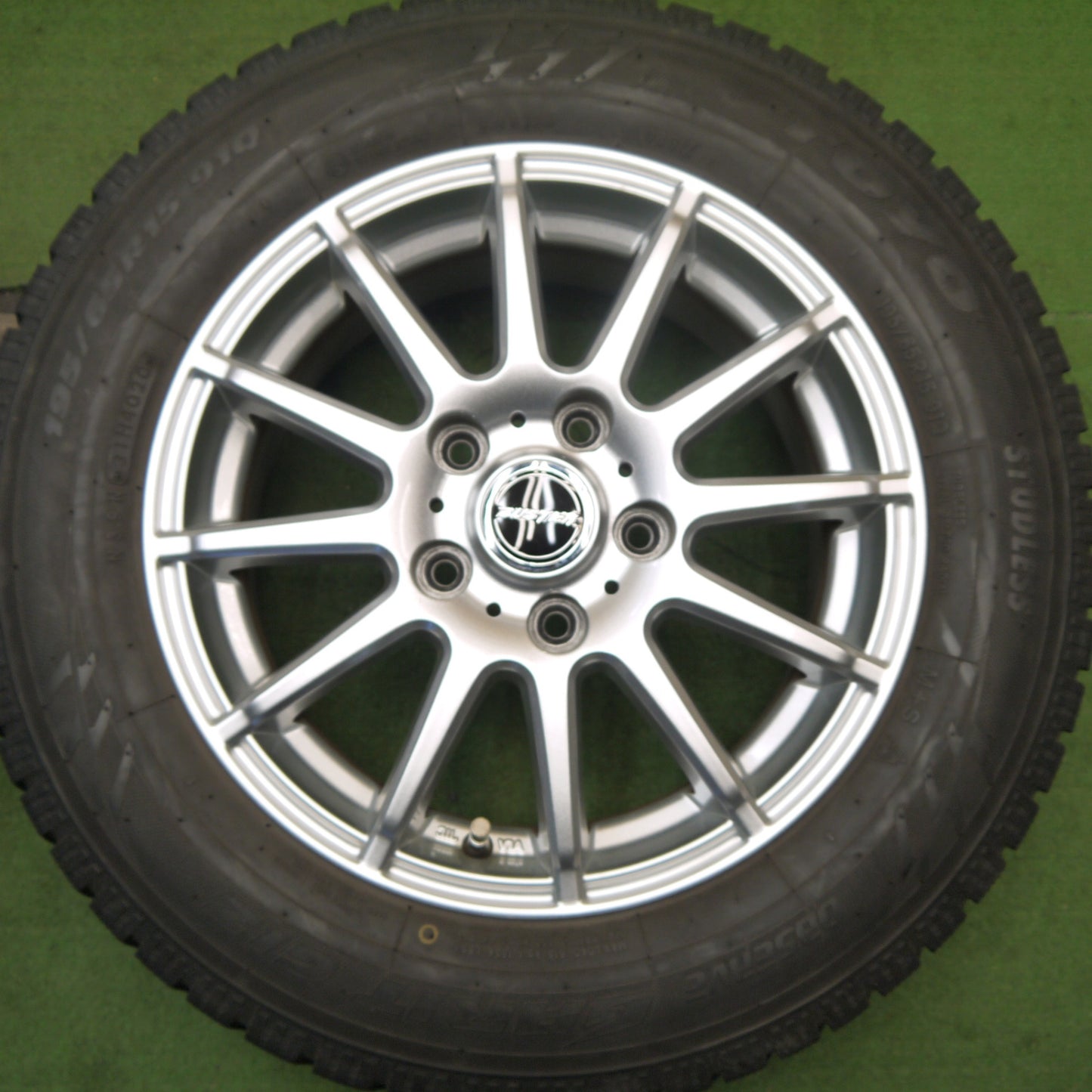 バリ溝！キレイ！9分★スタッドレス 195/65R15 トーヨー オブザーブ ガリット GIZ BUSTER バスター 15インチ PCD114.3/5H★5060915Hス