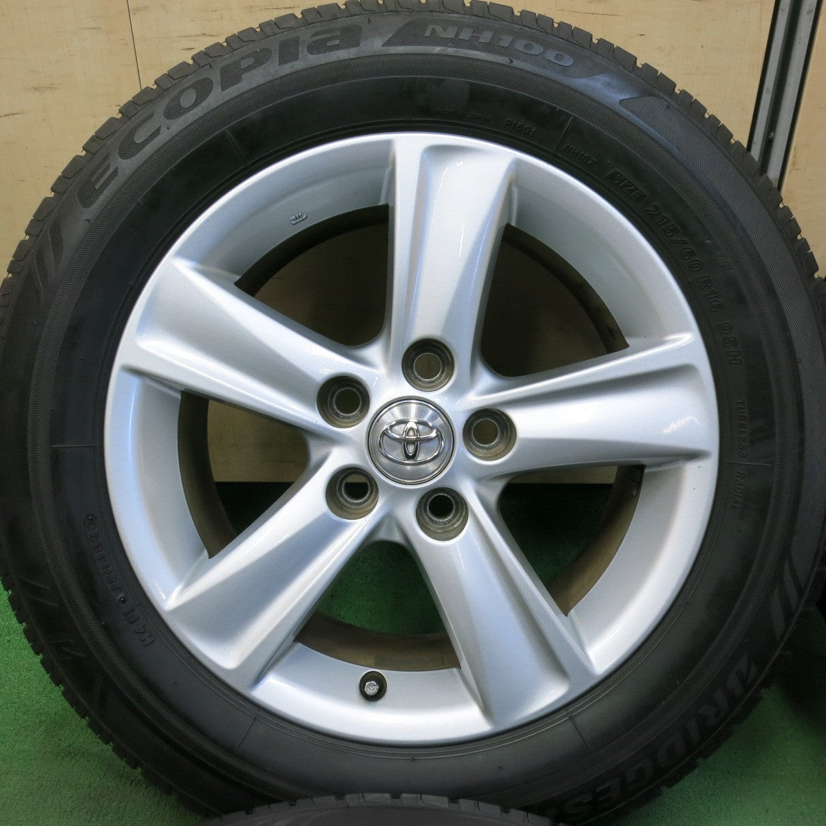 バリ溝！キレイ！9.5分★トヨタ 130系 マークX 純正 215/60R16 ブリヂストン エコピア NH100 16インチ PCD114.3/5H★5081803SKノ