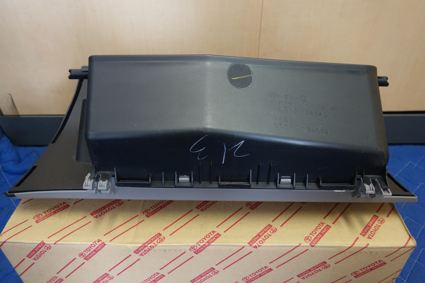 [送料無料] 新車外し☆トヨタ 215系 ハイラックス サーフ 純正 グローブ ボックス 55550-35070-B0 グローブ コンパートメント ドア☆