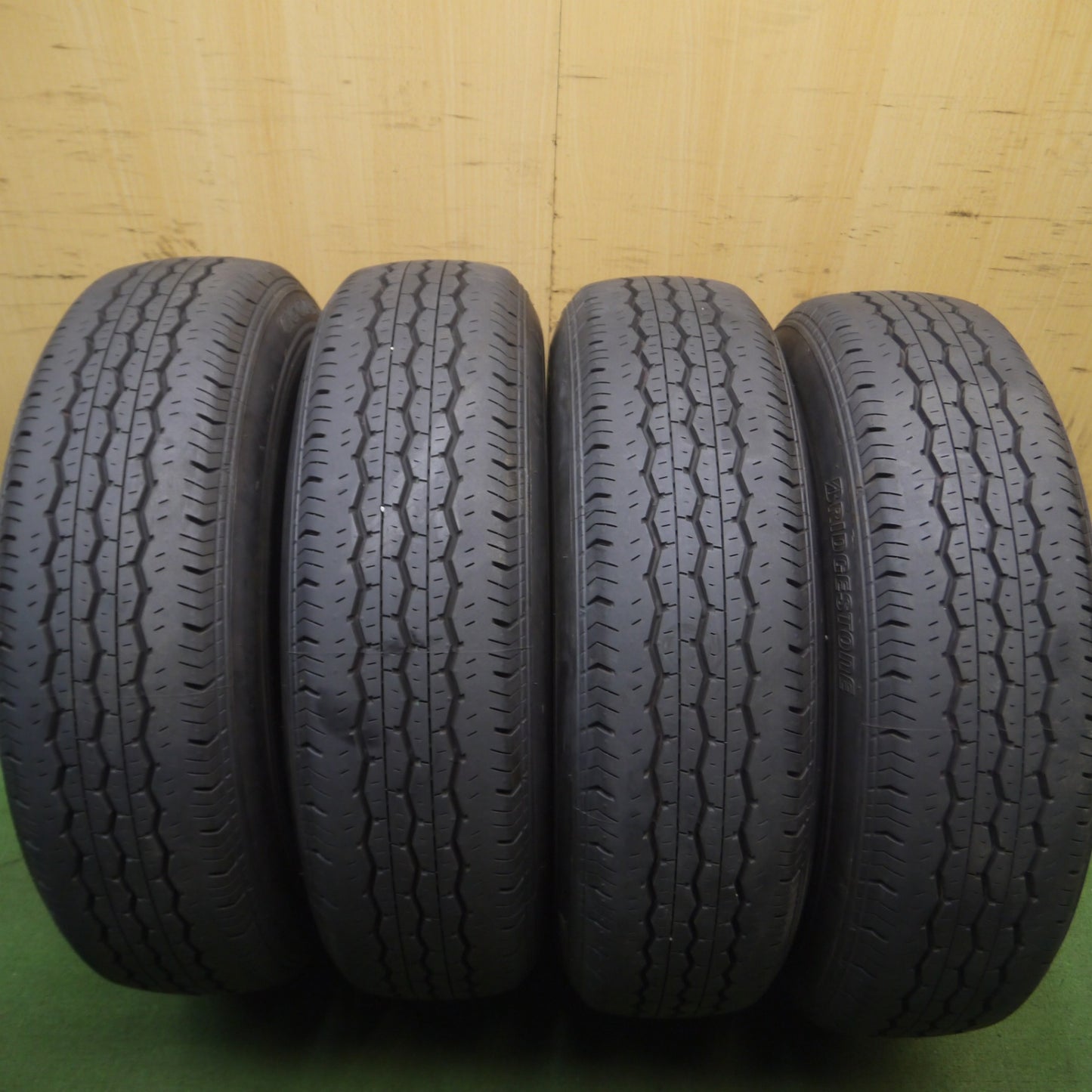 *送料無料* 新車外し！22年★トヨタ ハイエース 純正 スチール 195/80R15 107/105N ブリヂストン エコピア RD613 PCD139.7/6H★4052712Hノ