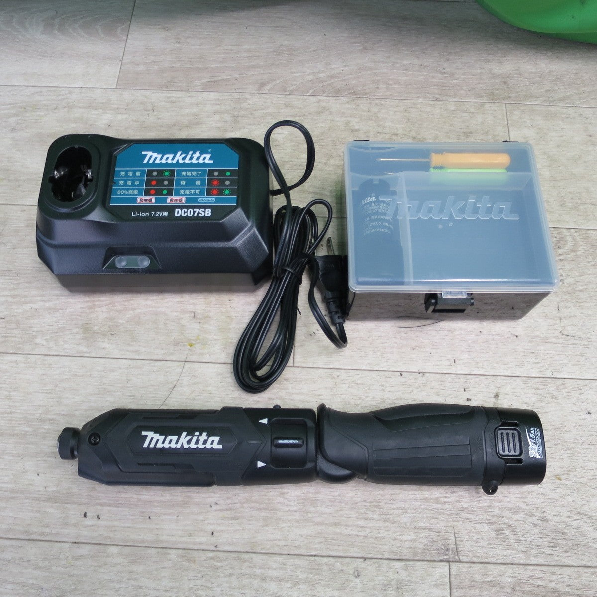 [送料無料] バッテリー2個付！美品☆マキタ 充電式 ペン インパクトドライバ TD022DSHXB 電動 工具☆