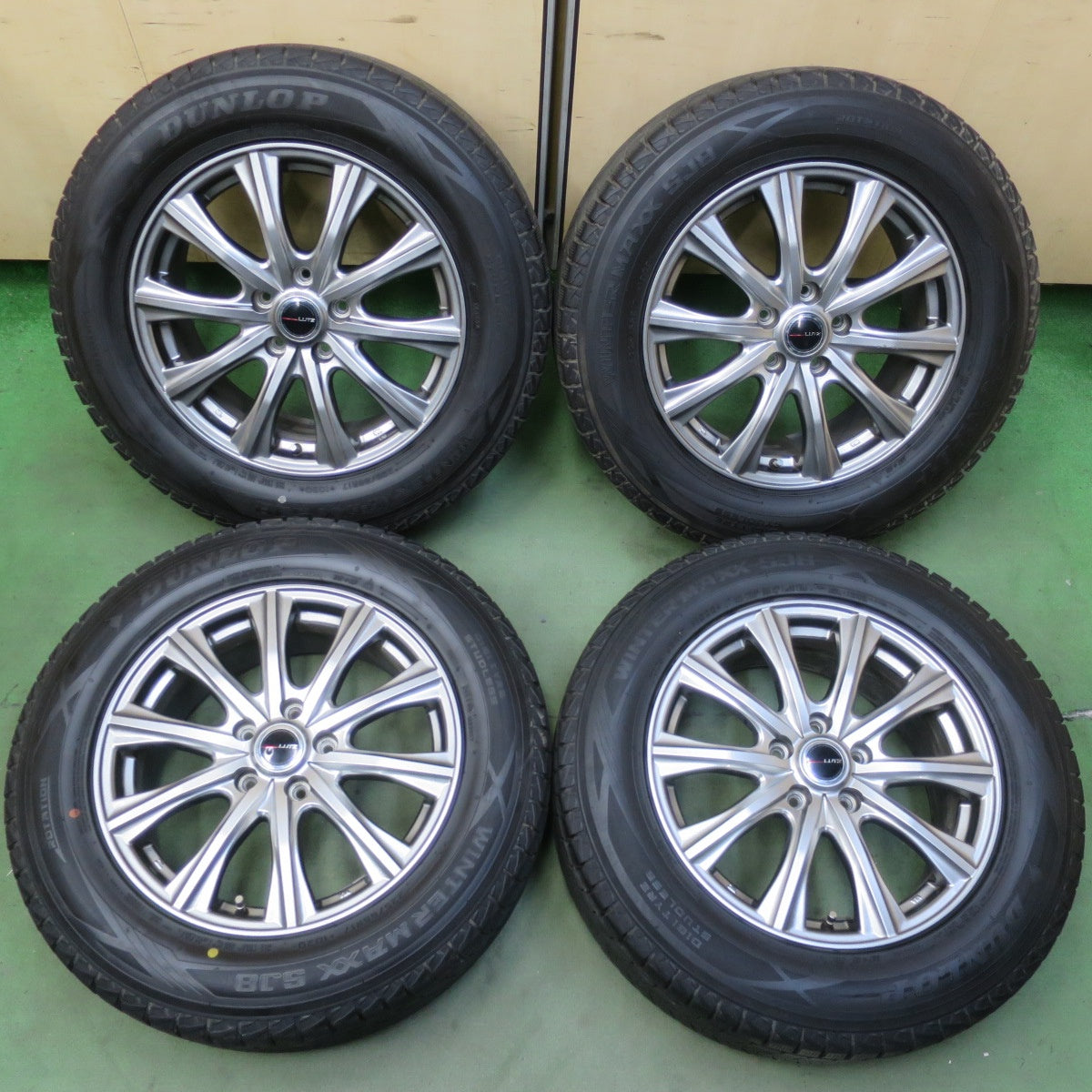 バリ溝！キレイ！9.5分◎スタッドレス 225/65R17 ダンロップ ウインターマックス SJ8 LUTZ 社外 アルミ 17インチ PCD114.3/5H◎6100903イス