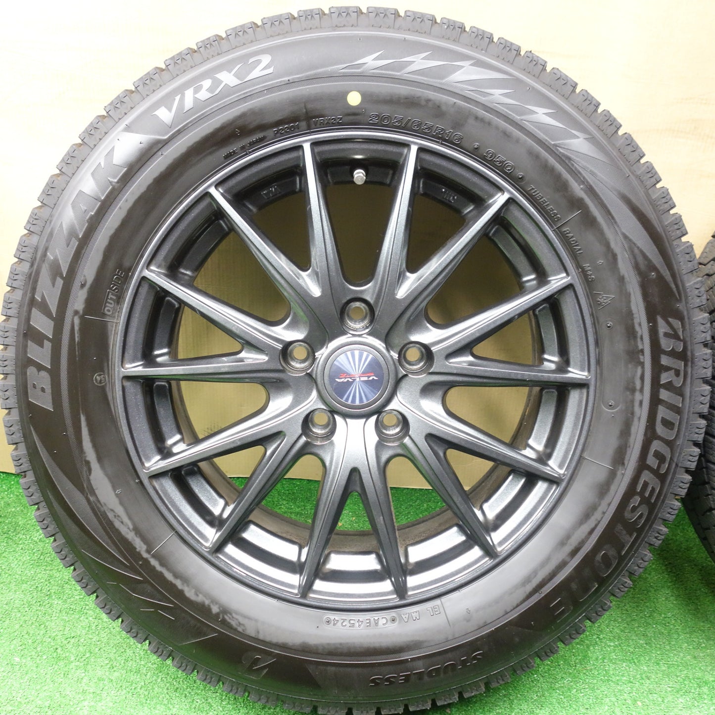 バリ溝！24年！キレイ！9.5分★スタッドレス 205/65R16 ブリヂストン ブリザック VRX2 VELVA SPORTZ ヴェルヴァ 16インチ PCD114.3/5H★5122002KTス