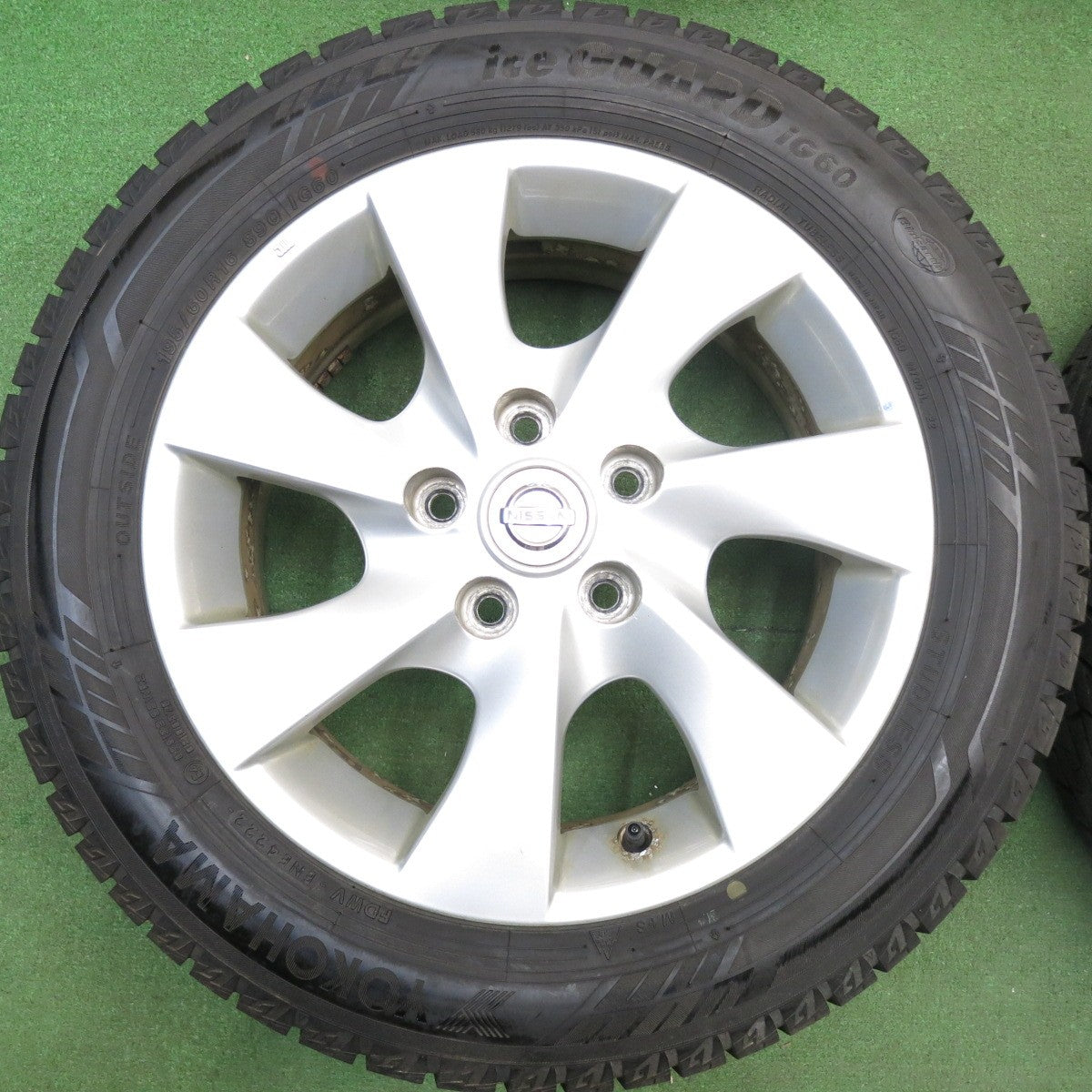 ほぼ未使用！22年★日産 C26 セレナ 純正 195/60R16 スタッドレス ヨコハマ アイスガード iG60 16インチ PCD114.3/5H★6032305HAス