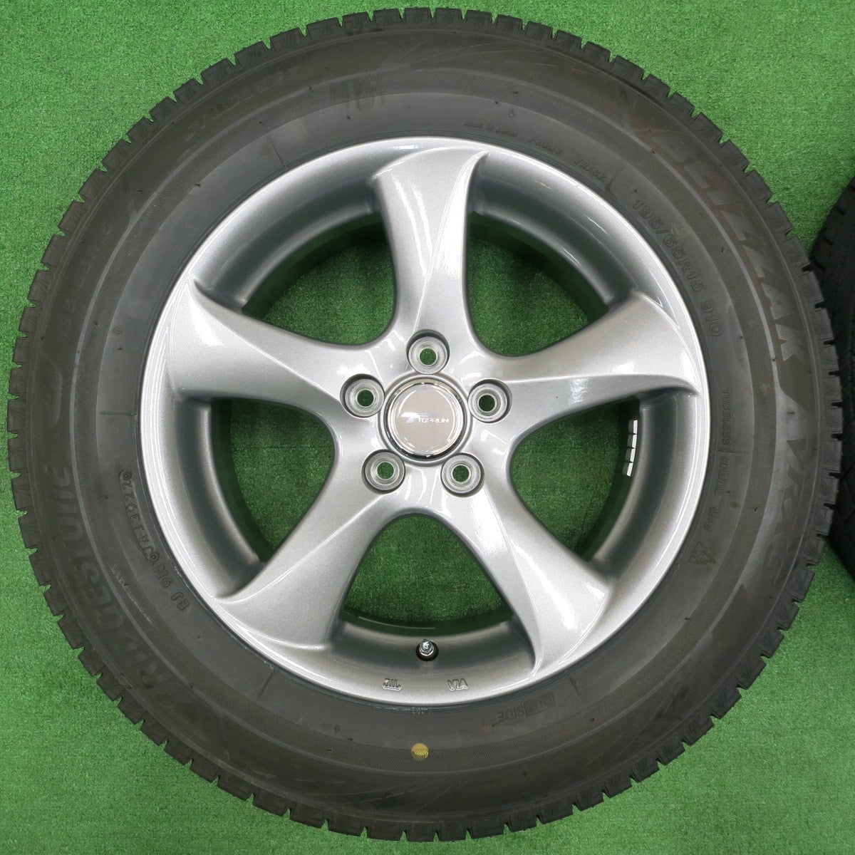 [送料無料] バリ溝！22年！キレイ！ほぼ10分★プリウス等 195/65R15 スタッドレス ブリヂストン ブリザック VRX3 TOPRUN トップラン 15インチ PCD100/5H★4102501NJス