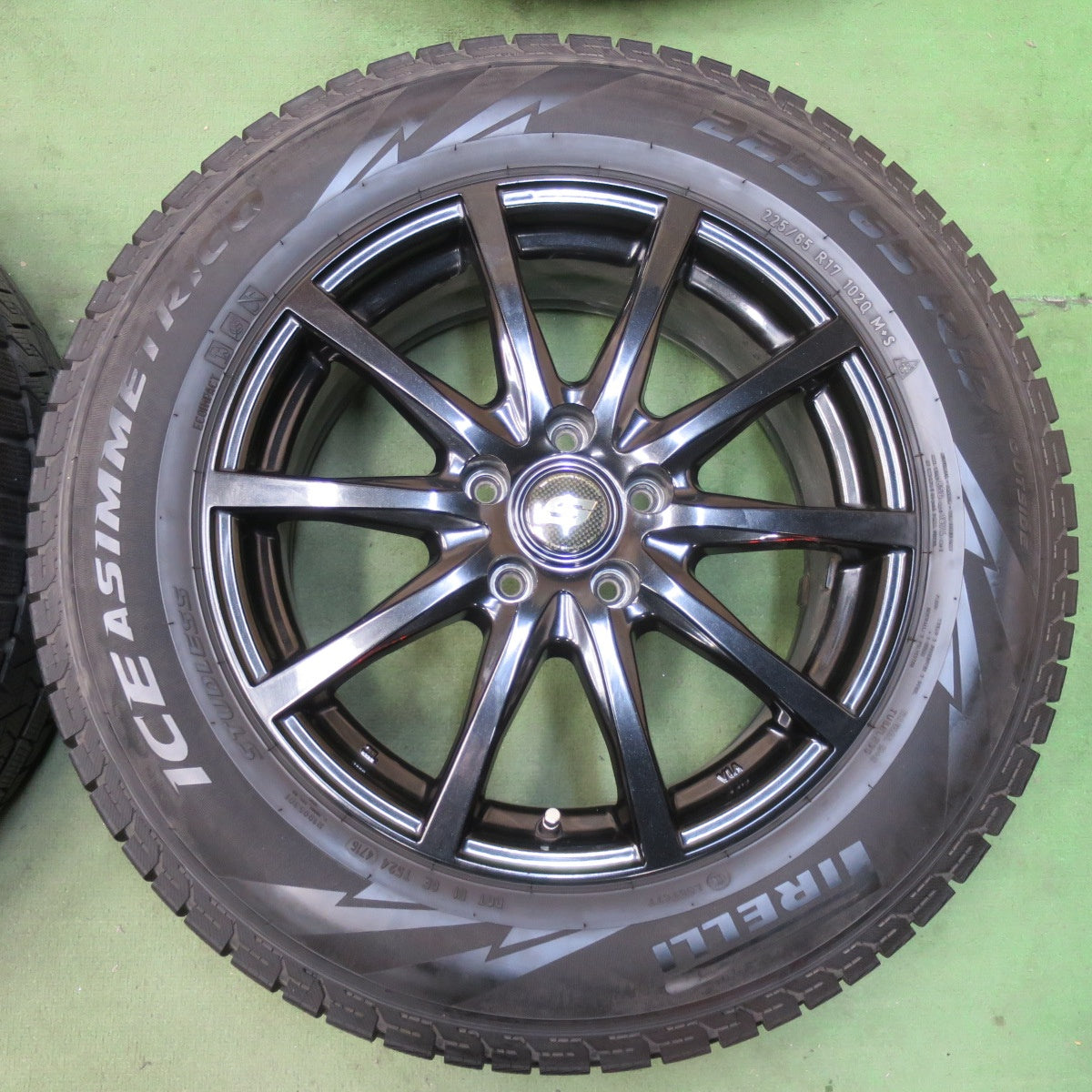 キレイ★スタッドレス 225/65R17 ピレリ アイスアシンメトリコ STRANGER ストレンジャー 17インチ PCD114.3/5H★5112812イス