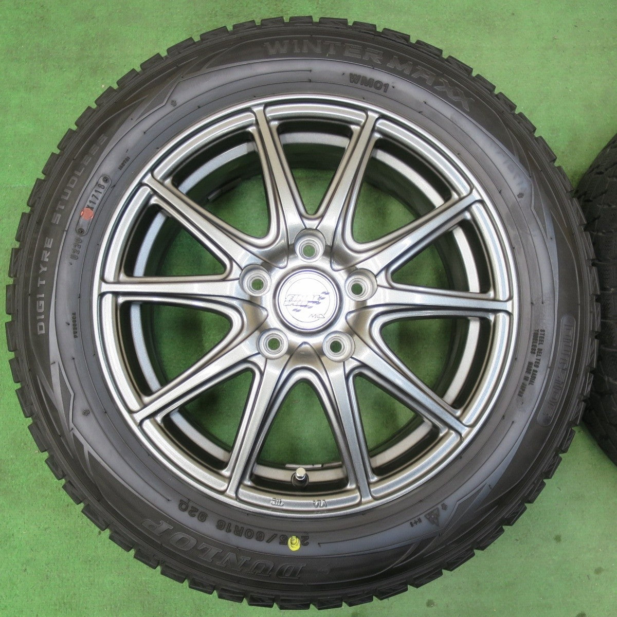 バリ溝！キレイ！8.5分★スタッドレス 205/60R16 ダンロップ ウインターマックス WM01 FINAL SPEED MiD ファイナルスピード 16インチ PCD114.3/5H★5012207イス