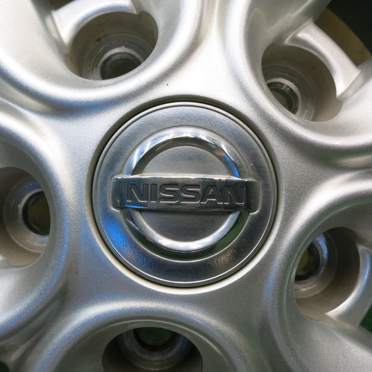 キレイ★日産 ジューク 純正 215/55R17 ヨコハマ dBデシベル E70 E70N 17インチ PCD114.3/5H★6053103HAノ