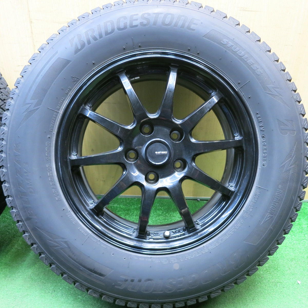バリ溝！9分★スタッドレス 215/70R16 ブリヂストン ブリザック DM-V3 G-SPEED Gスピード 16インチ PCD114.3/5H★6043009HAス