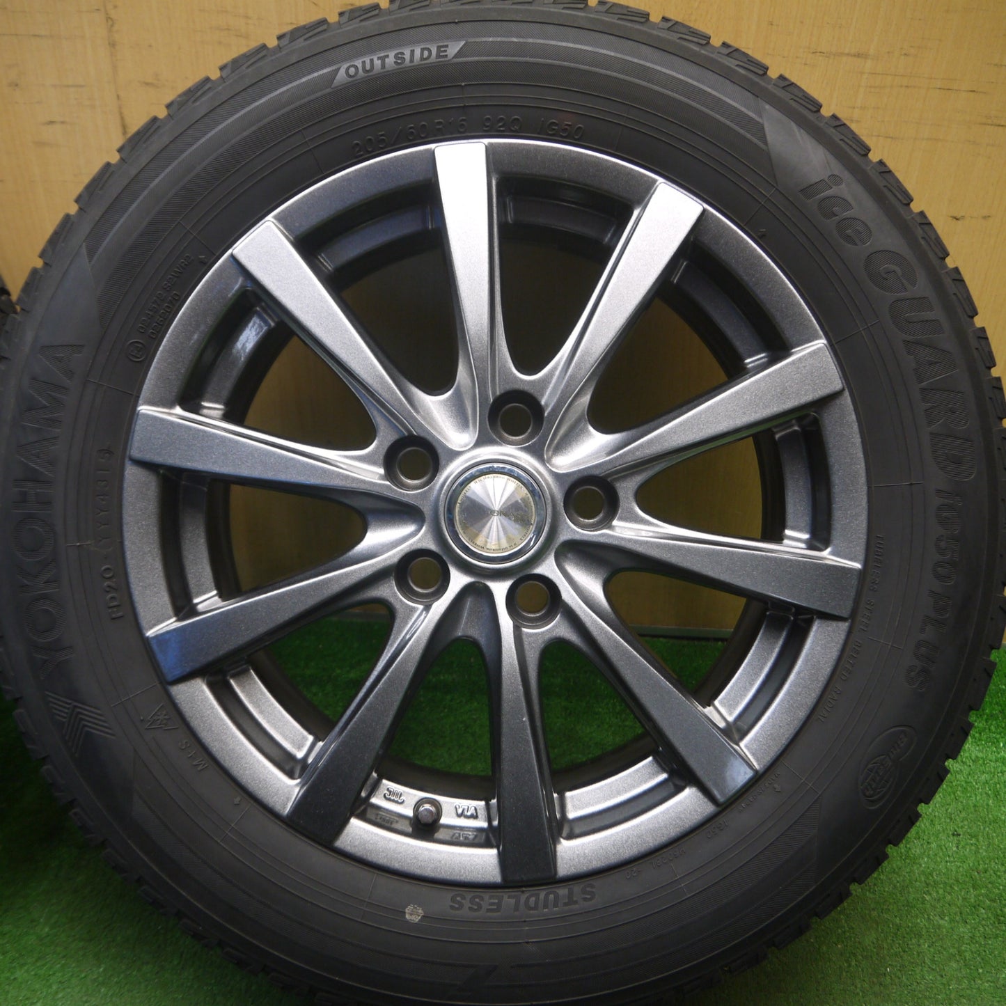 [送料無料] バリ溝！キレイ！8.5分★スタッドレス 205/60R16 ヨコハマ アイスガード iG50 プラス GRASS グラス 16インチ PCD114.3/5H★5022510Hス