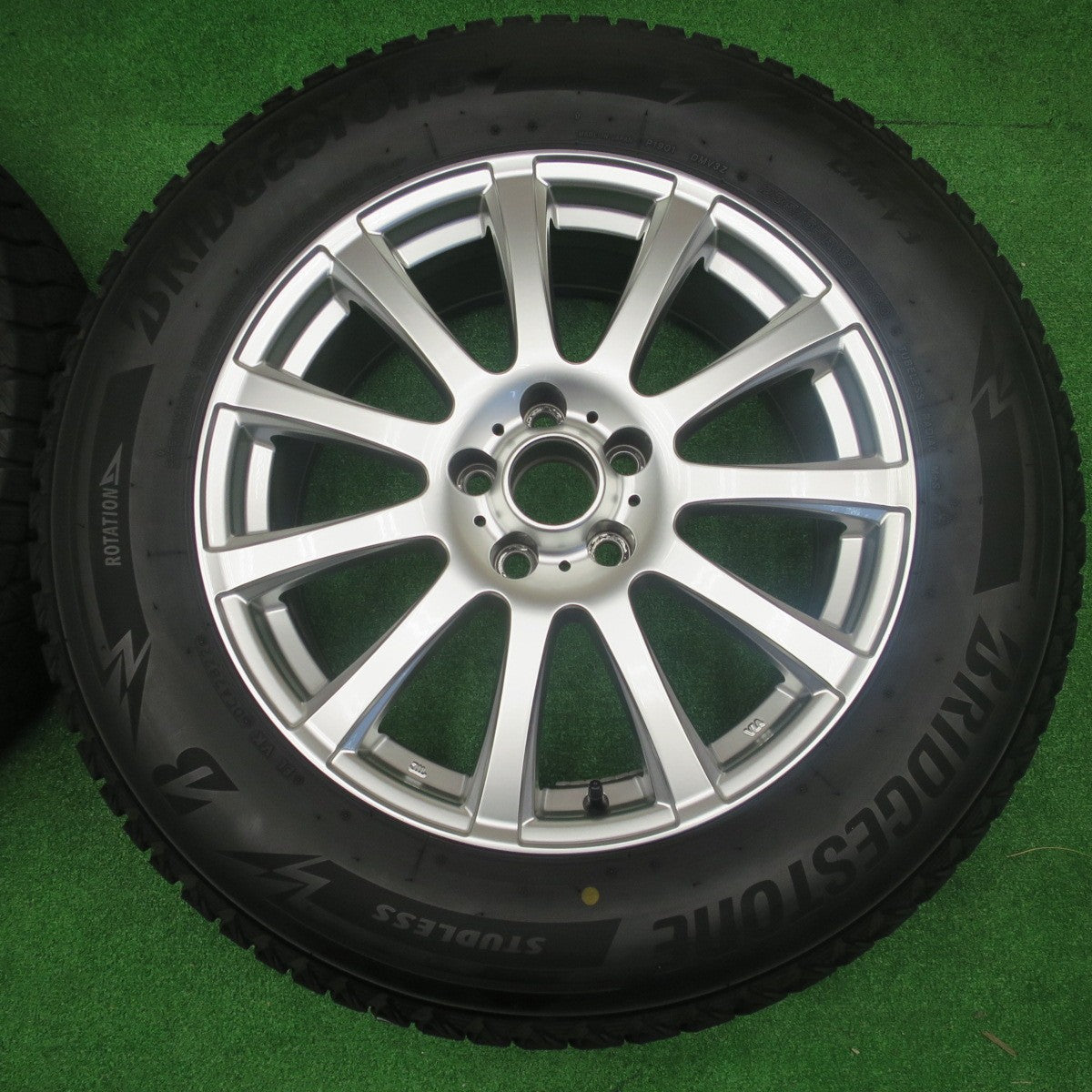 バリ溝！22年！キレイ！9分★スタッドレス 235/65R18 ブリヂストン ブリザック DM-V3 LF SPORT LFスポーツ 18インチ PCD114.3/5H★5121902NKス
