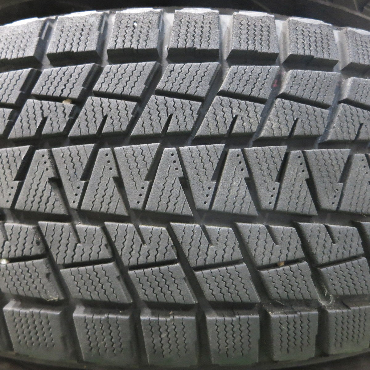 *送料無料* キレイ★スタッドレス KEELER 265/65R17 ブリヂストン ブリザック DM-V1 キーラー 17インチ PCD139.7/6H★4031501イス