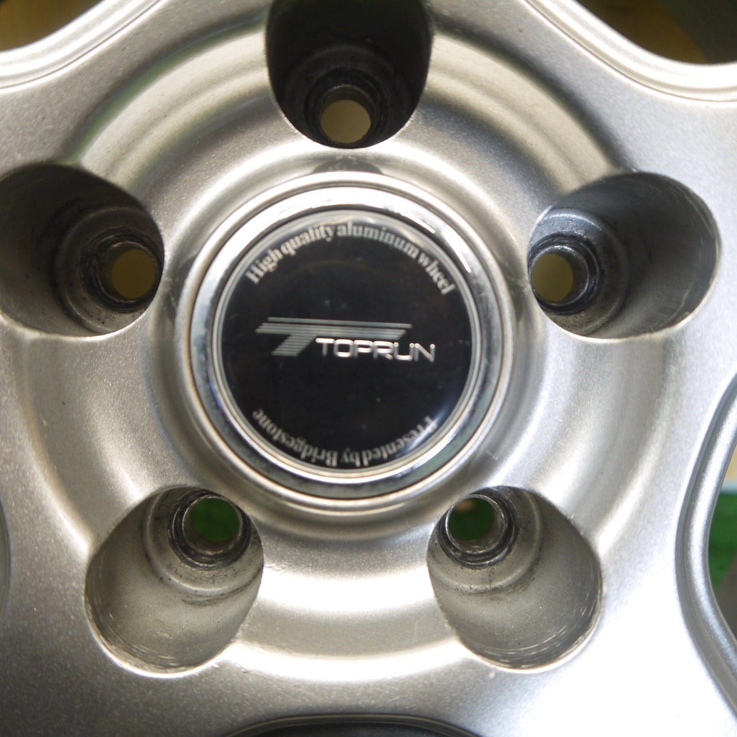 ほぼ未使用！24年！キレイ◎スタッドレス 215/70R16 グッドイヤー アイスナビ SUV TOPRUN トップラン 16インチ PCD114.3/5H◎6062306Hス