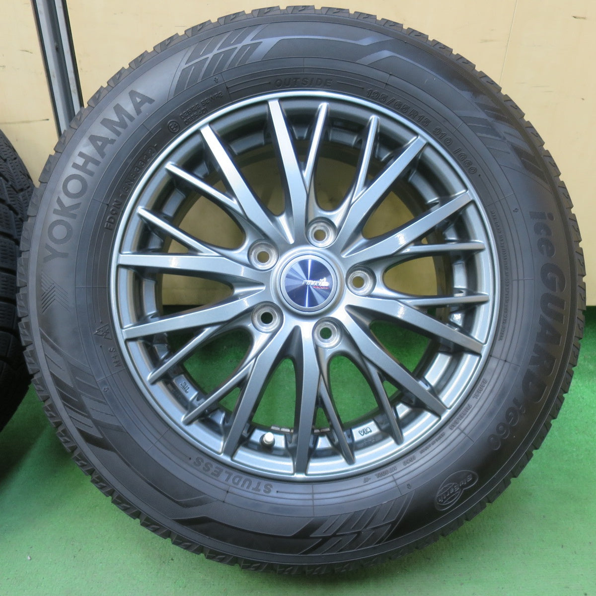バリ溝！22年！キレイ！8.5分★スタッドレス 195/65R15 ヨコハマ アイスガード iG60 ravrion RM01 ラブリオン 15インチ PCD114.3/5H★5100605イス
