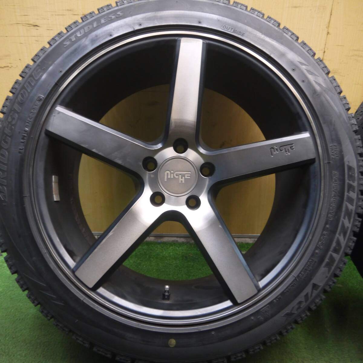 バリ溝！キレイ！9.5分★BMW 等 NICHE 245/45R19 スタッドレス ブリヂストン ブリザック VRX ニッチェ PCD112/5H★4031909Hス