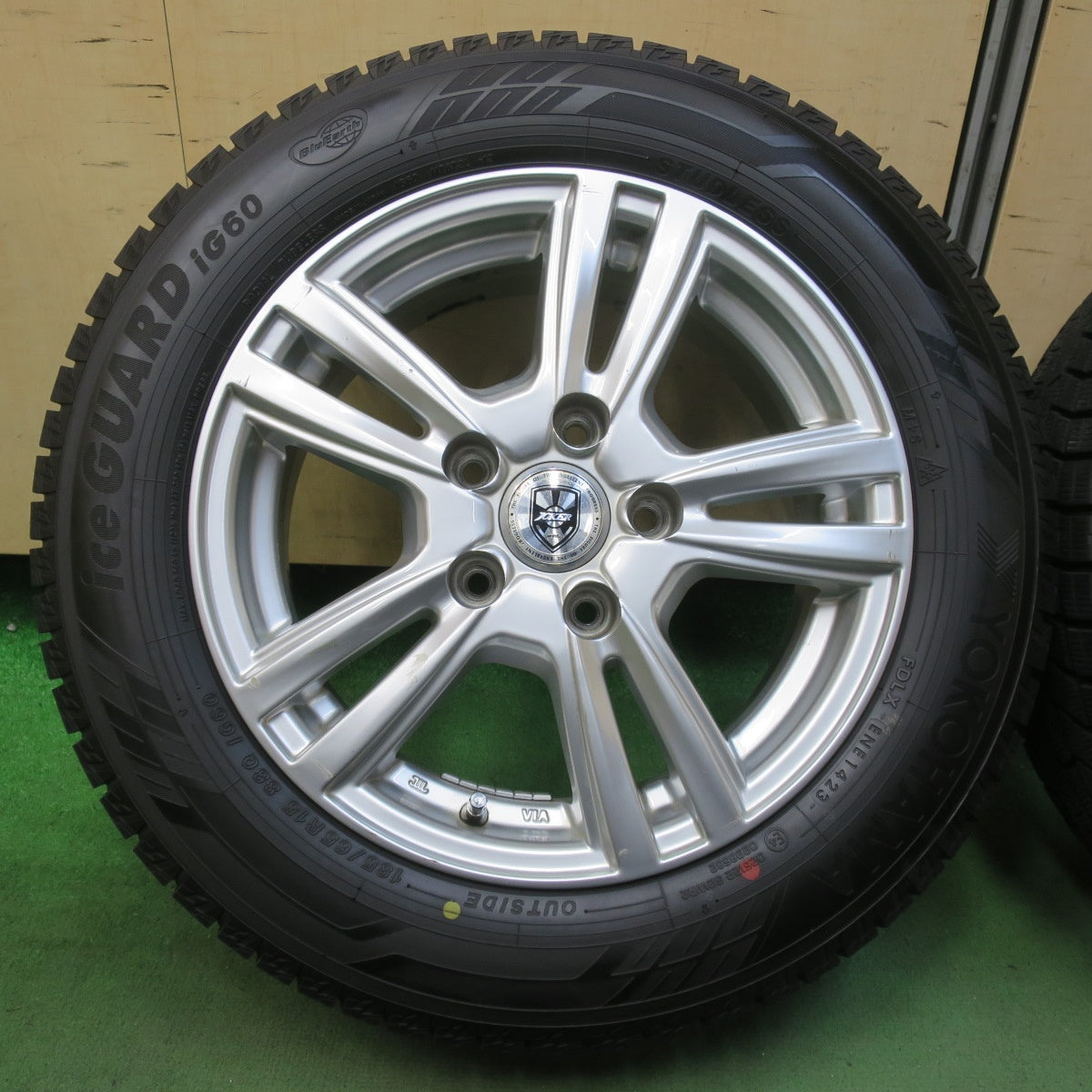 バリ溝！23年！9.5分★スタッドレス 185/65R15 ヨコハマ アイスガード iG60 JOKER ジョーカー 15インチ PCD114.3/5H★5111206イス