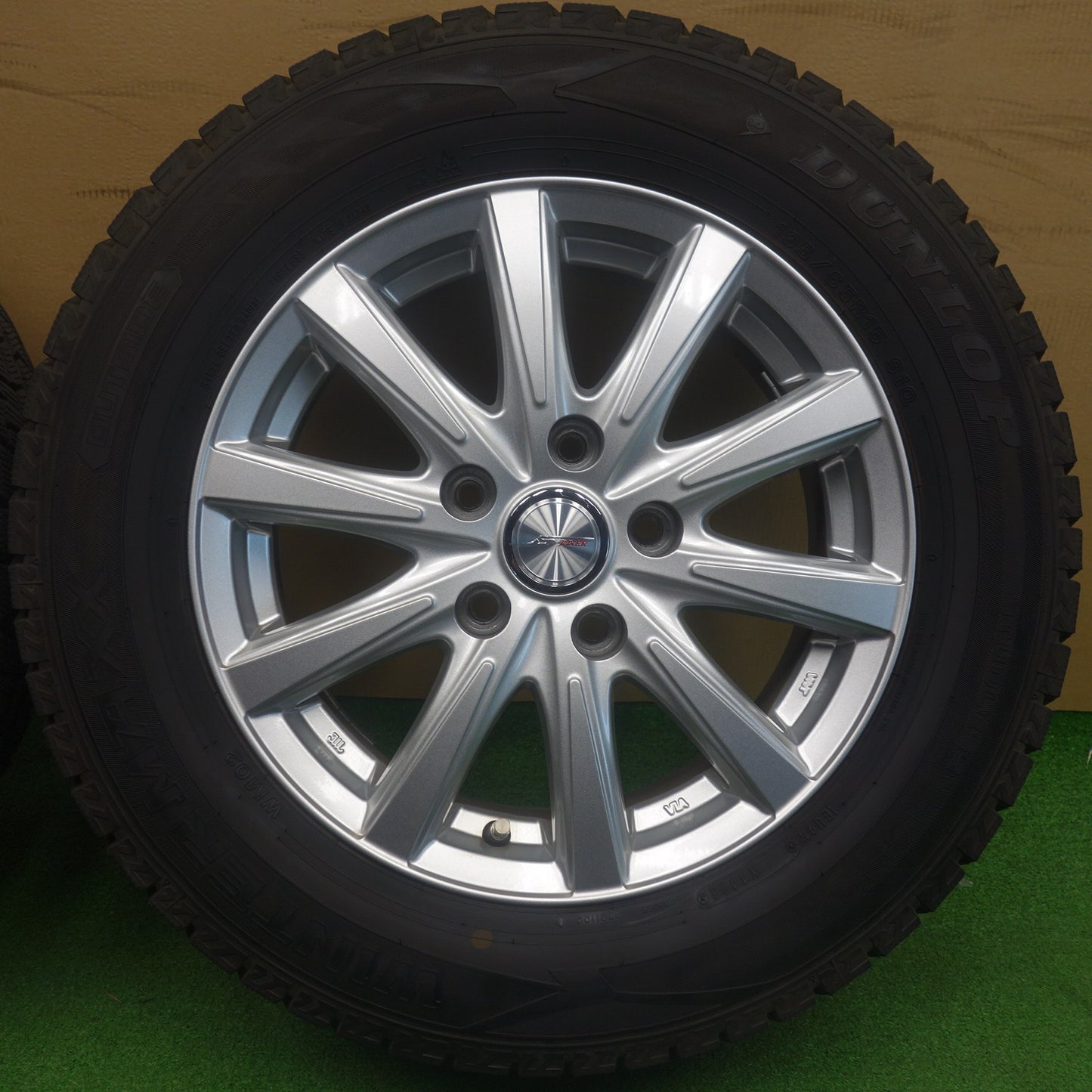バリ溝！23年！キレイ！9.5分★スタッドレス 195/65R15 ダンロップ ウインターマックス WM02 JOKER ジョーカー 15インチ PCD114.3/5H★6040501KTス
