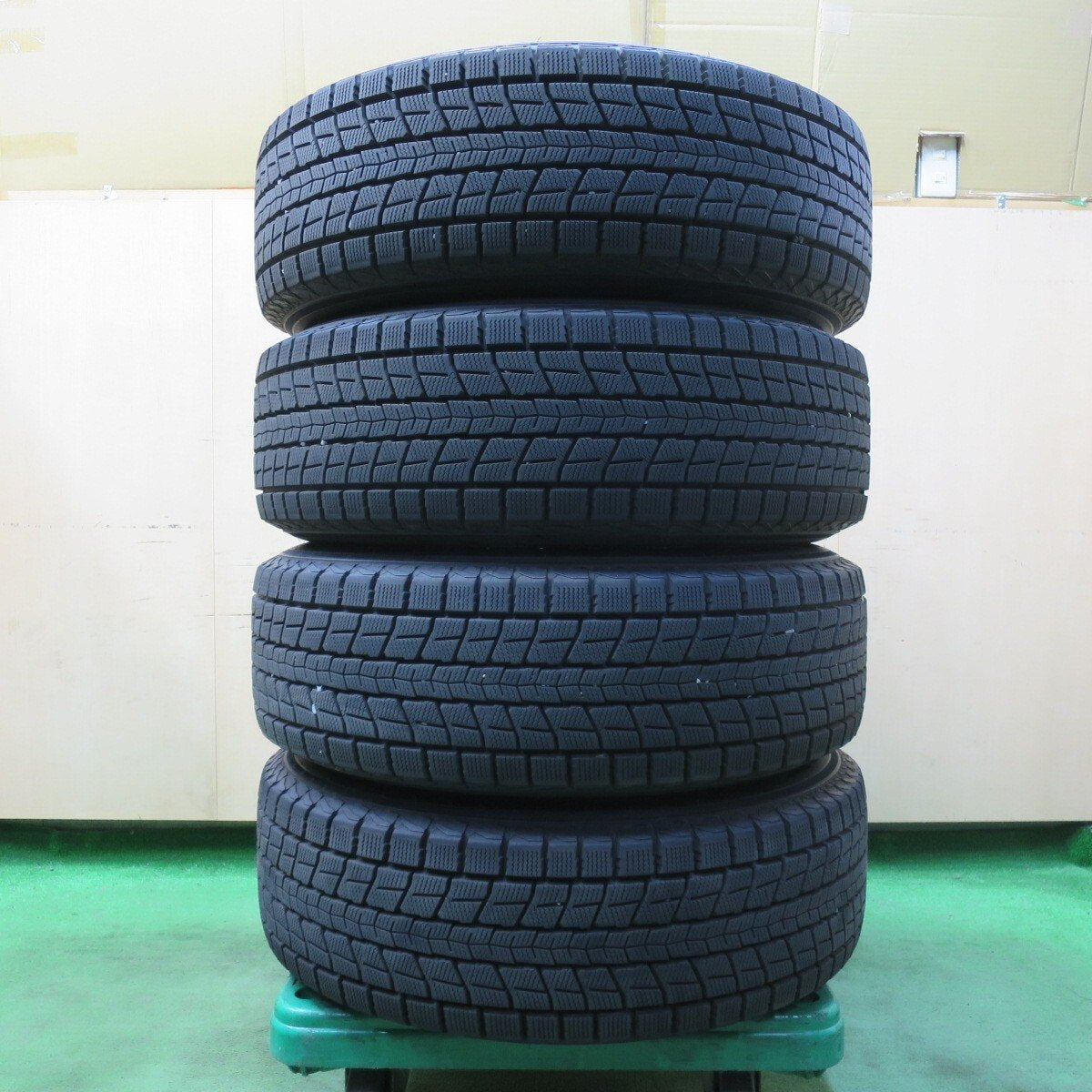 バリ溝！21年！キレイ！9.5分★スタッドレス 225/65R17 ダンロップ ウインターマックス SJ8+ DUFACT デュファクト 17インチ PCD114.3/5H★5032008イス
