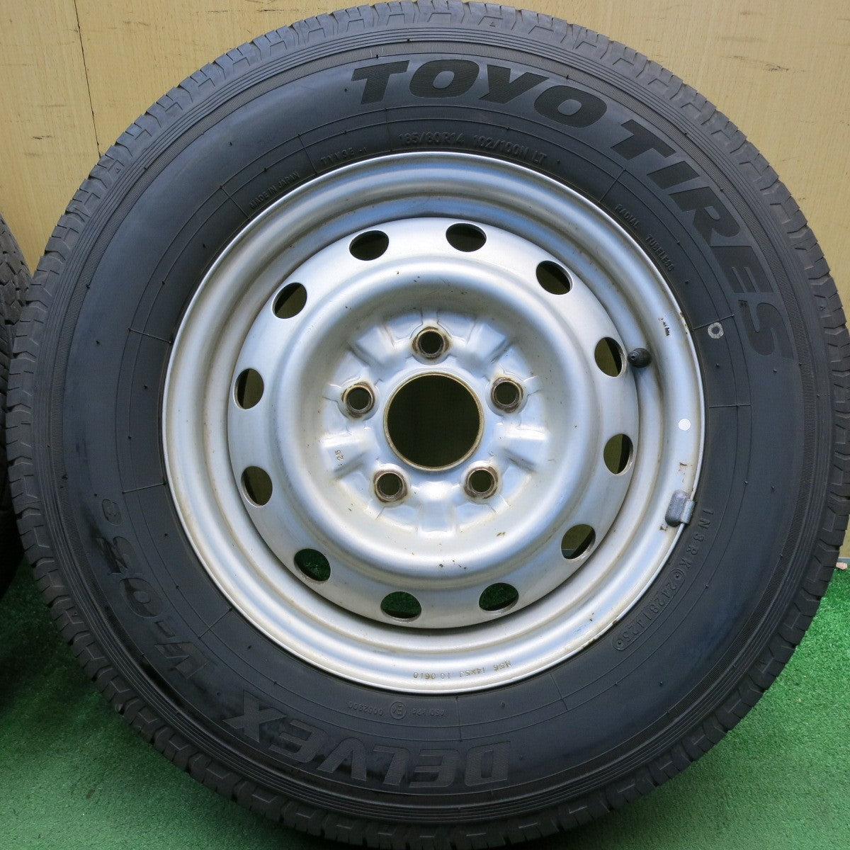 バリ溝！25年！9.5分◎185/80R14 102/100N トーヨー デルベックス V-03e スチール ホイール 14インチ DELVEX PCD114.3/5H◎6073004HAノ