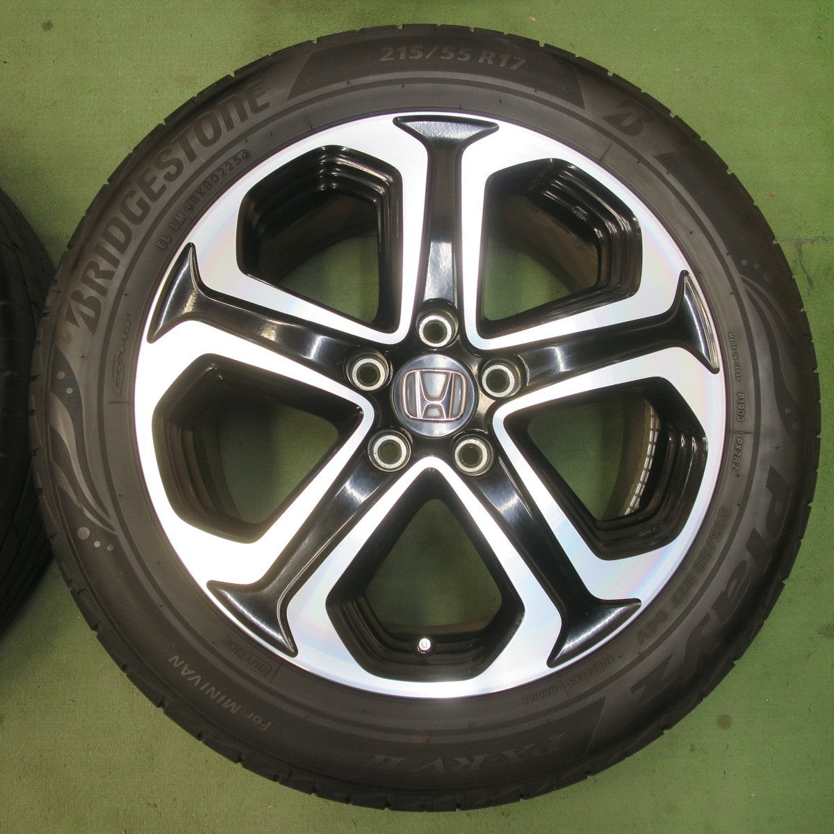 バリ溝！25年！キレイ！9.5分★ホンダ ヴェゼル 純正 215/55R17 ブリヂストン プレイズ PX-RV2 17インチ PCD114.3/5H★6050403イノ