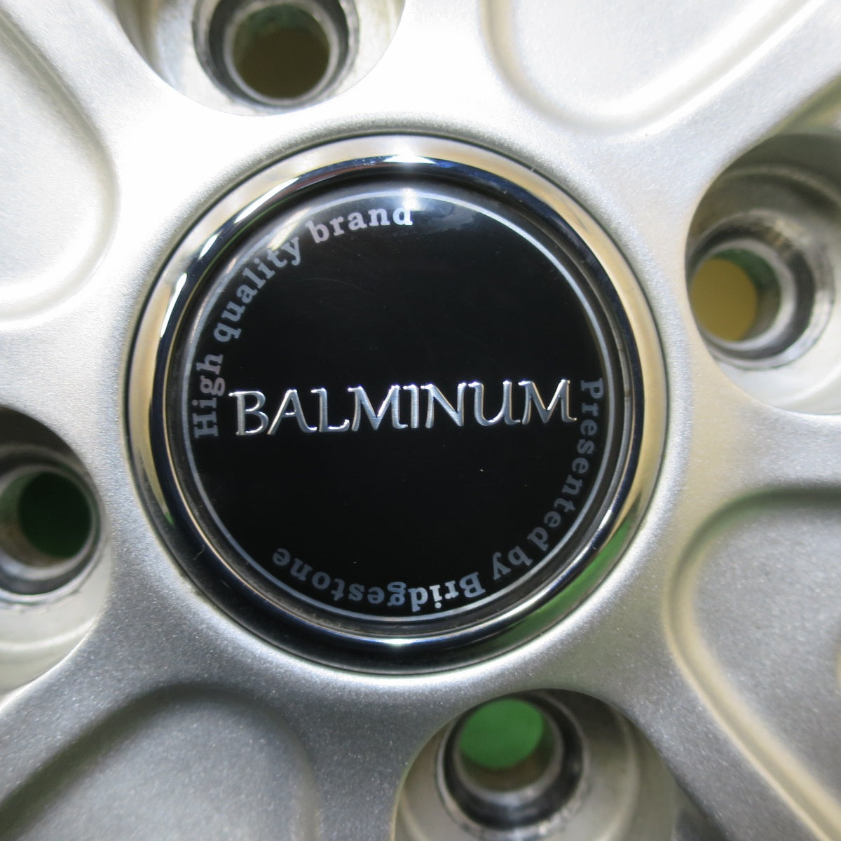 [送料無料] タイヤほぼ未使用！23年！キレイ★スタッドレス 165/65R15 トーヨー オブザーブ GIZ2 BALMINUM バルミナ 15インチ PCD100/4H★4111312イス