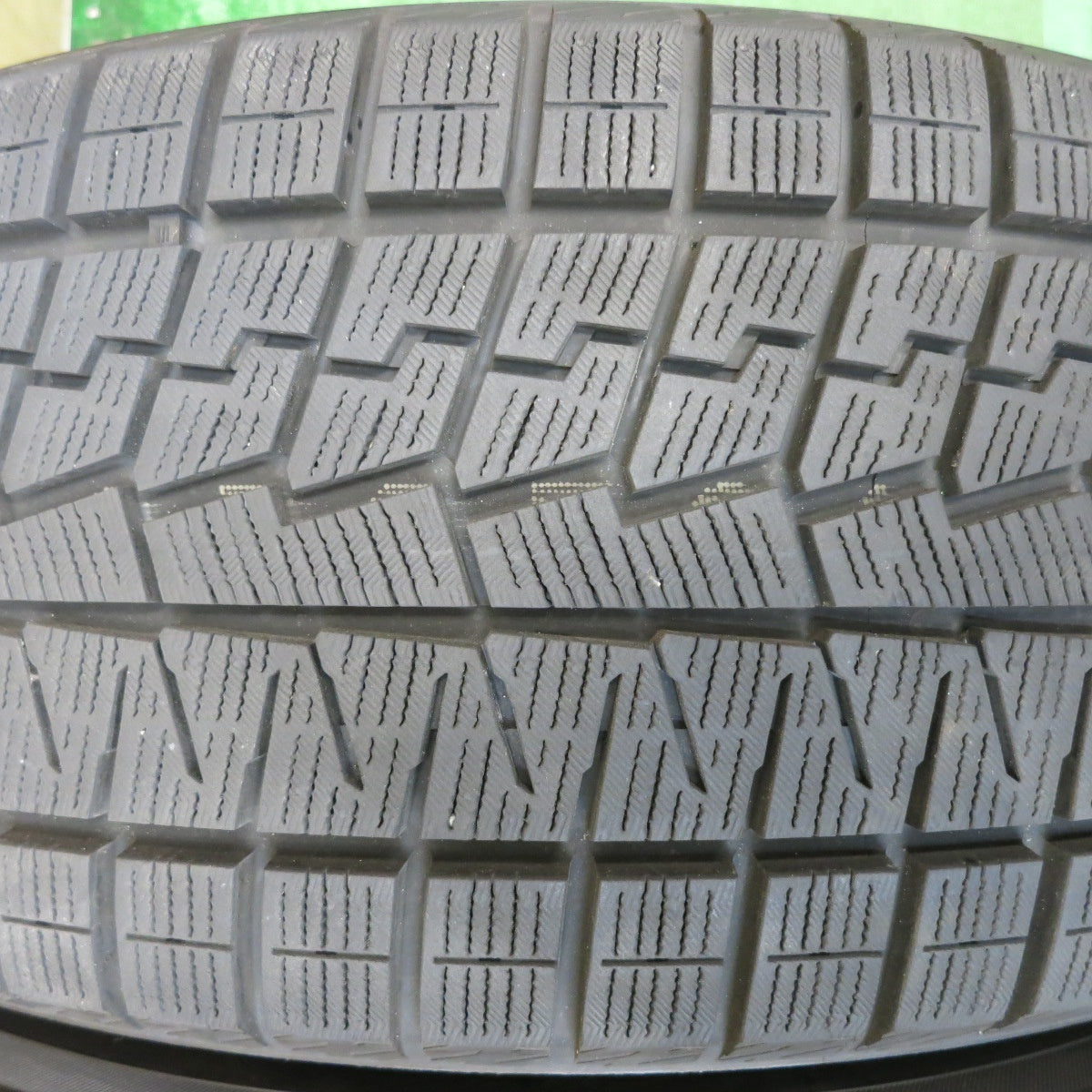 バリ溝！24年！キレイ！9.5分以上◎RAYS VERSUS VV21S 225/55R18 スタッドレス ヨコハマ アイスガード iG70 レイズ ベルサス 18インチ PCD114.3/5H◎6091301HAス