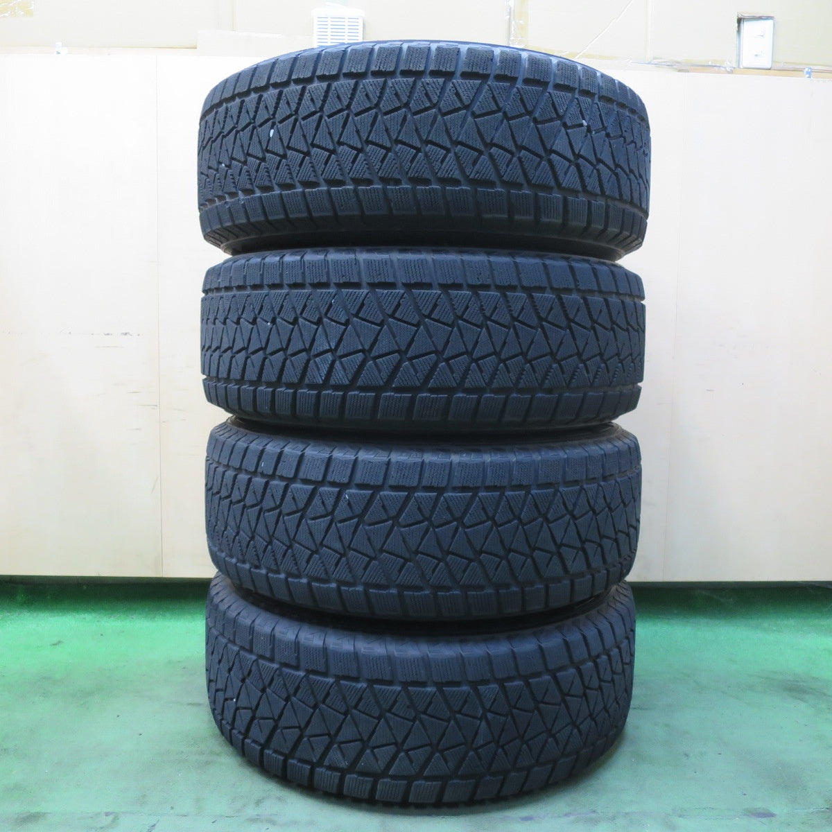 4本価格★スタッドレス 275/65R17 ブリヂストン ブリザック DM-V2 P.T.H PTH 社外 アルミ 17インチ PCD139.7/6H★5101009イス