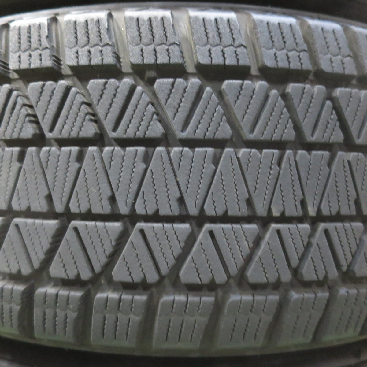 バリ溝！22年！キレイ！9分★スタッドレス 225/60R17 ブリヂストン ブリザック DM-V3 TOPRUN トップラン 17インチ PCD114.3/5H★5110711イス