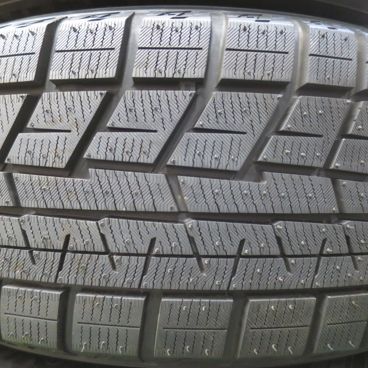 ほぼ未使用！22年★スタッドレス 205/60R16 ヨコハマ アイスガード iG60 社外 アルミ 16インチ PCD100 114.3/5H マルチ★6021709イス
